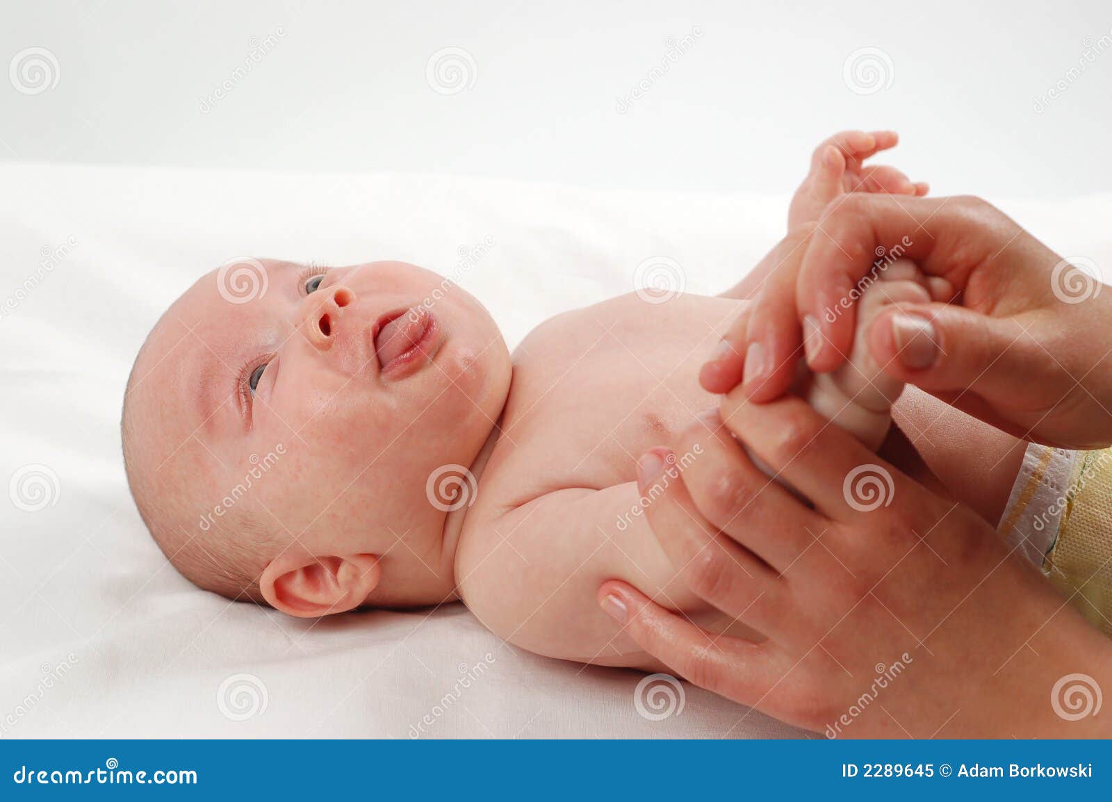 Newborn child massage 3 stock image. Image of masseuse 2289645
