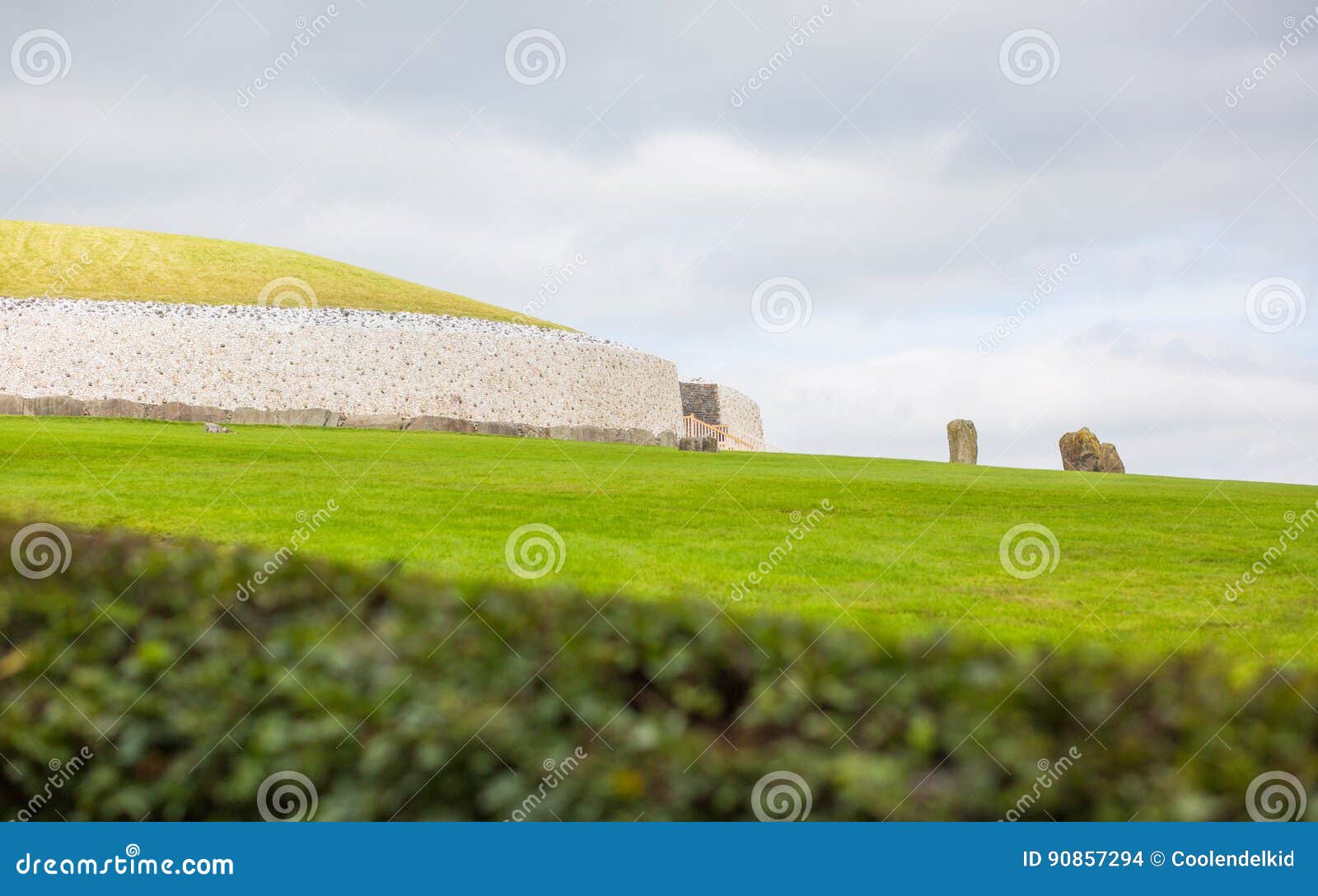 Newgrange förhistorisk monument nära floden Boyne