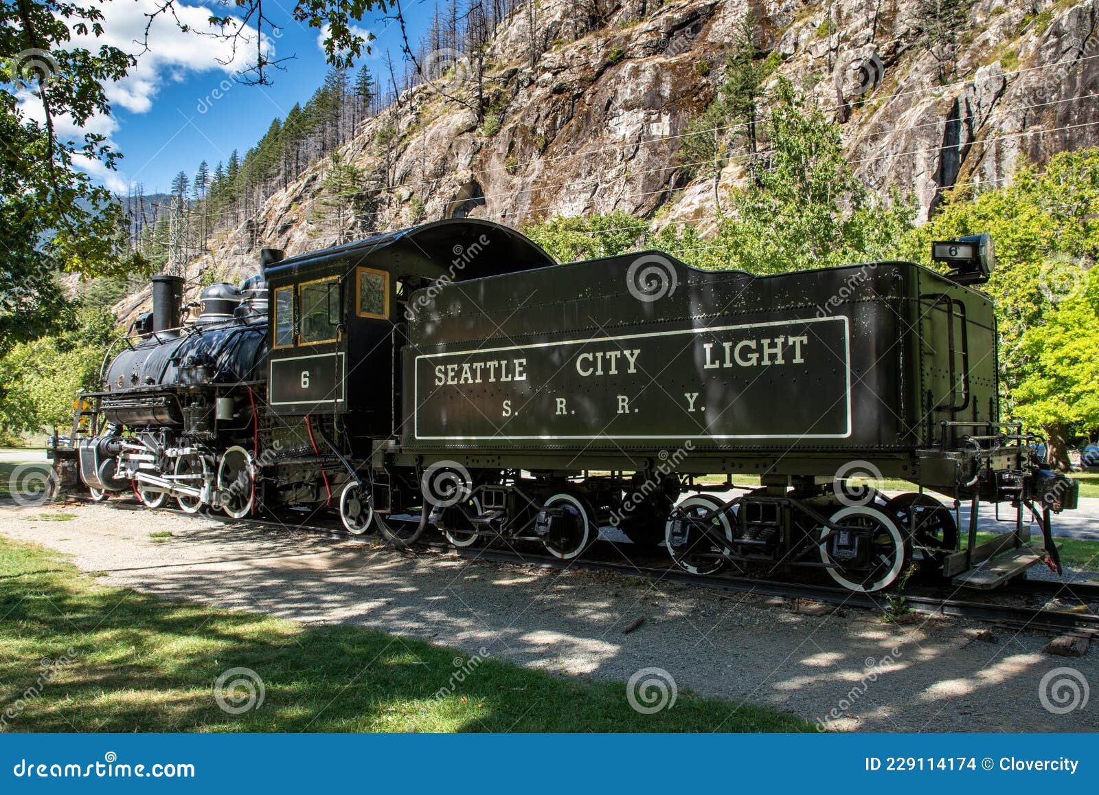 old-number-6-seattle-city-light-steam-engine-at-the-visitors-center