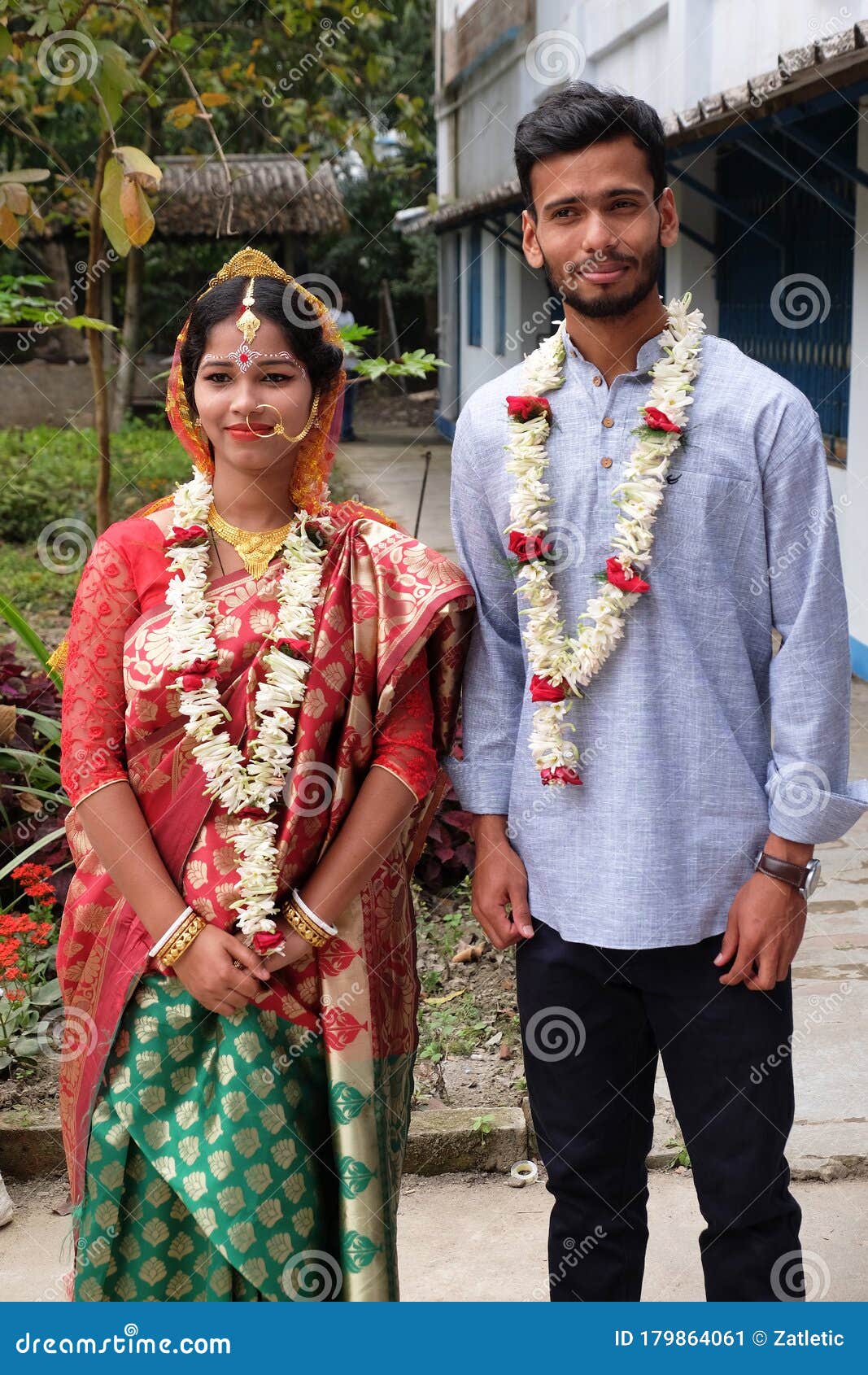 Newly Married Couple at Wedding in Kumrokhali, India Editorial Photo -  Image of newly, married: 179864061