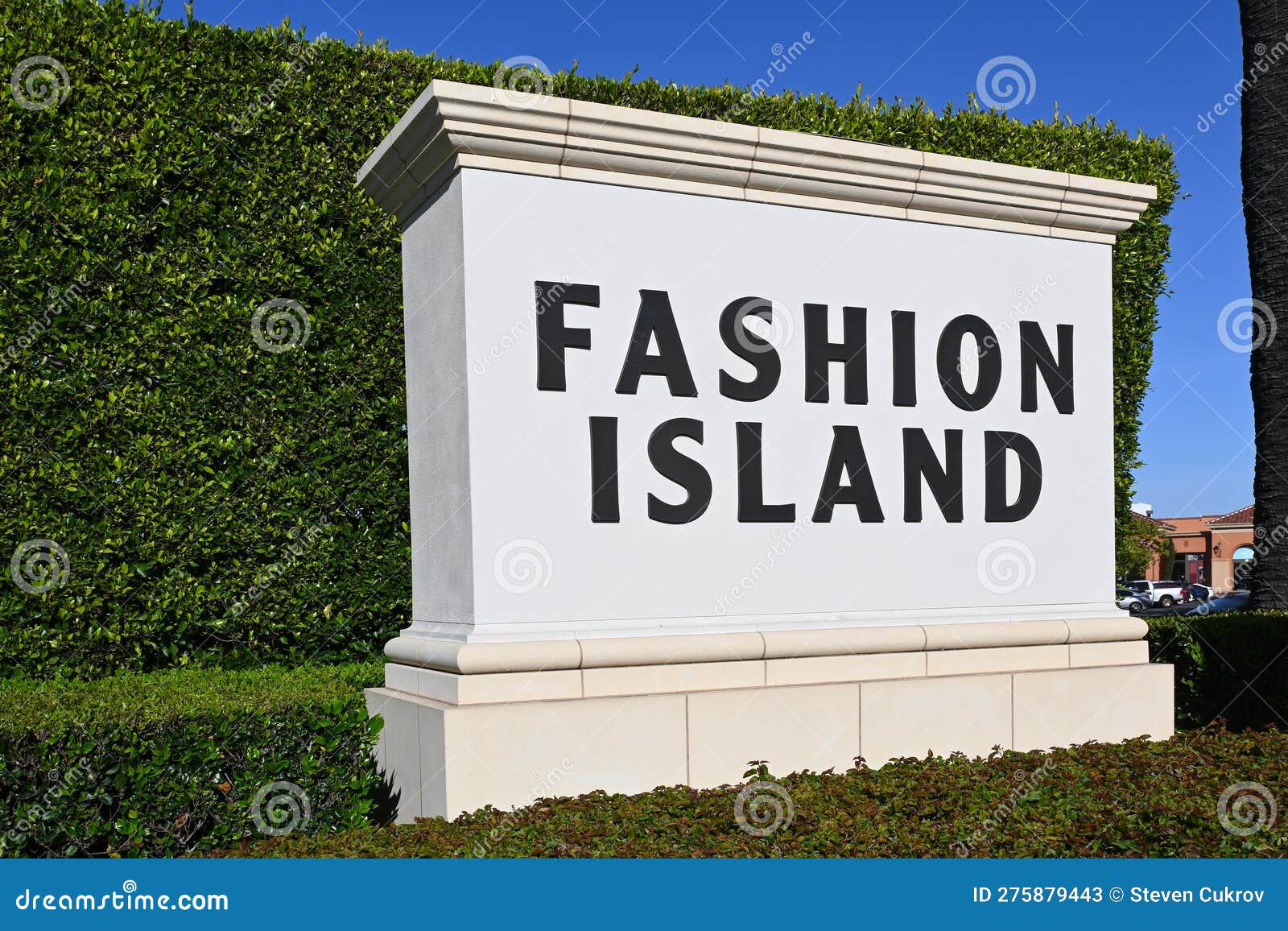 NEWPORT BEACH, CALIFORNIA - 22 APR 2023: Neiman Marcus and Lugano Prive in Fashion  Island Editorial Stock Photo - Image of outdoors, neiman: 275879503