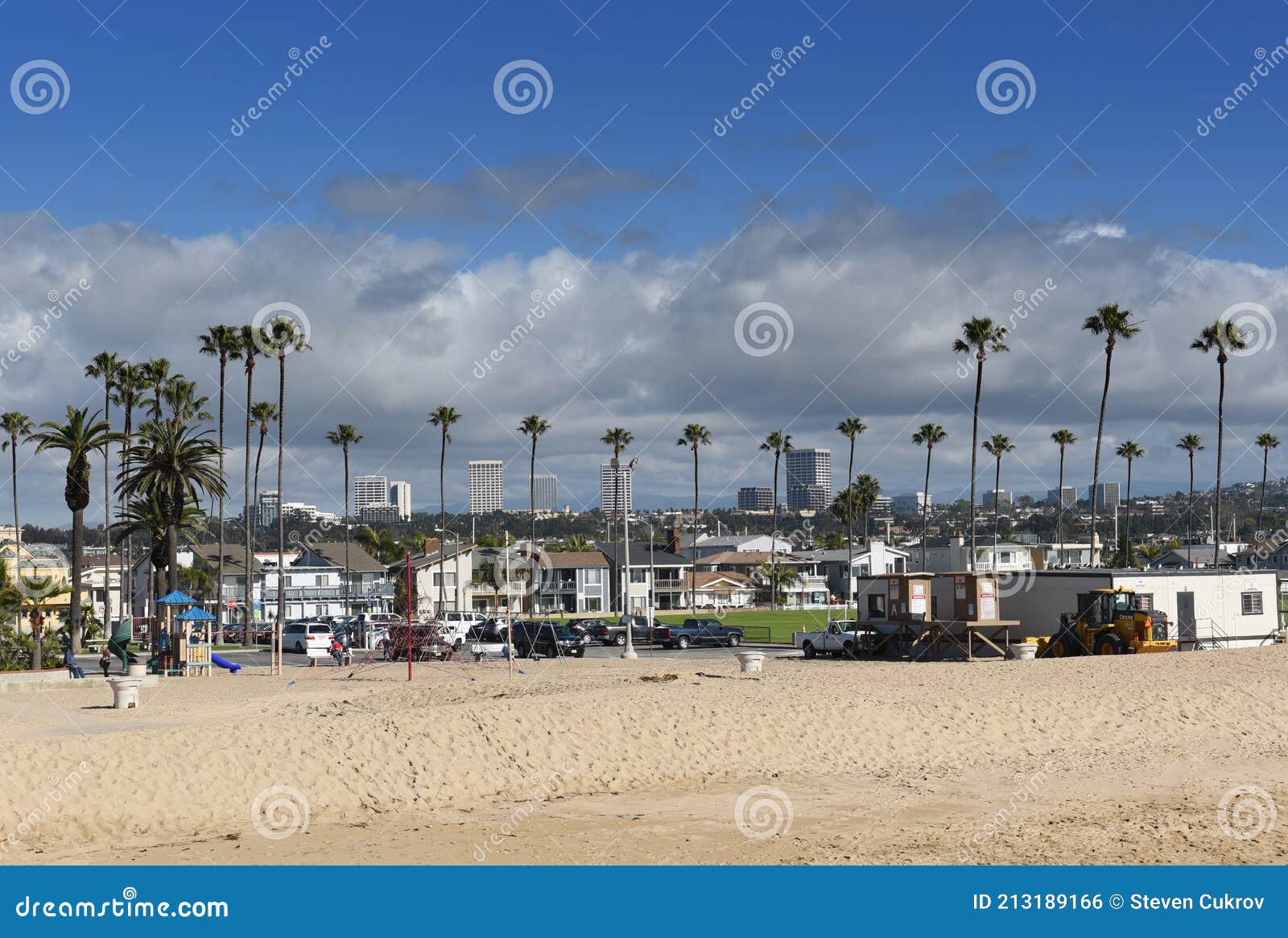 NEWPORT BEACH, CALIFORNIA - 22 APR 2023: Neiman Marcus and Lugano Prive in Fashion  Island Editorial Stock Photo - Image of outdoors, neiman: 275879503