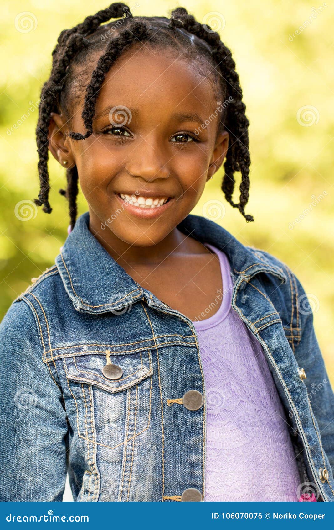 Niña afroamericana linda foto de archivo. Imagen de sonriente - 106070076, image size:1067x1690