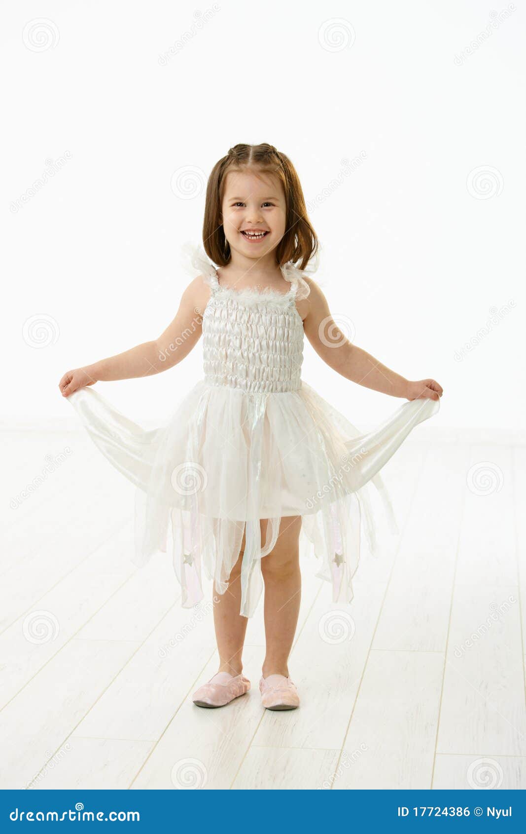 Niña De Risa En Traje Ballet Foto archivo - Imagen de cara, adorable: 17724386