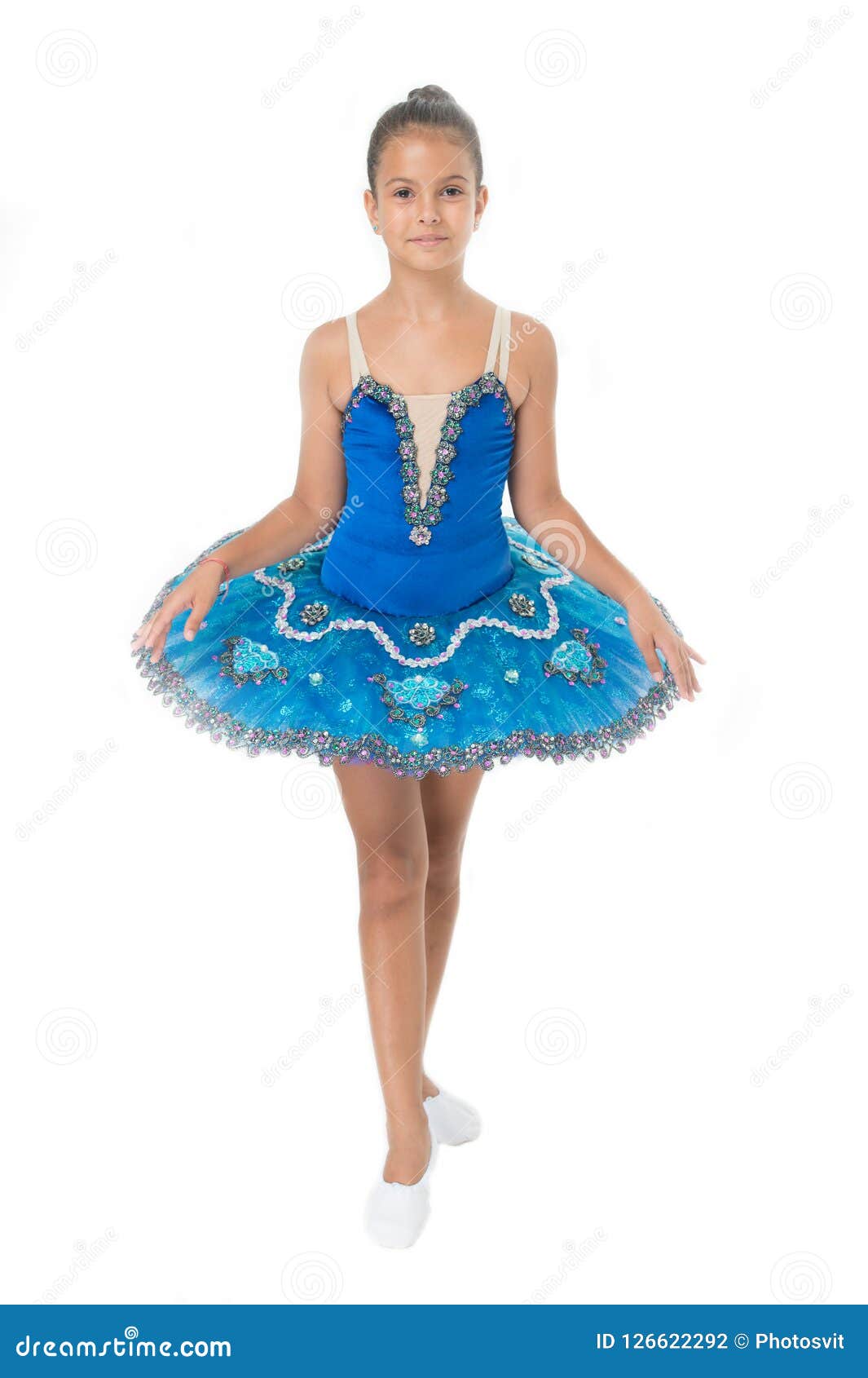 Niña En La Posición De Ballet Pequeña Bailarina En Tutú Azul Lección De  Danza Adorable De La Toma De La Muchacha De La Bailarina Foto de archivo -  Imagen de bailando, ejecutante