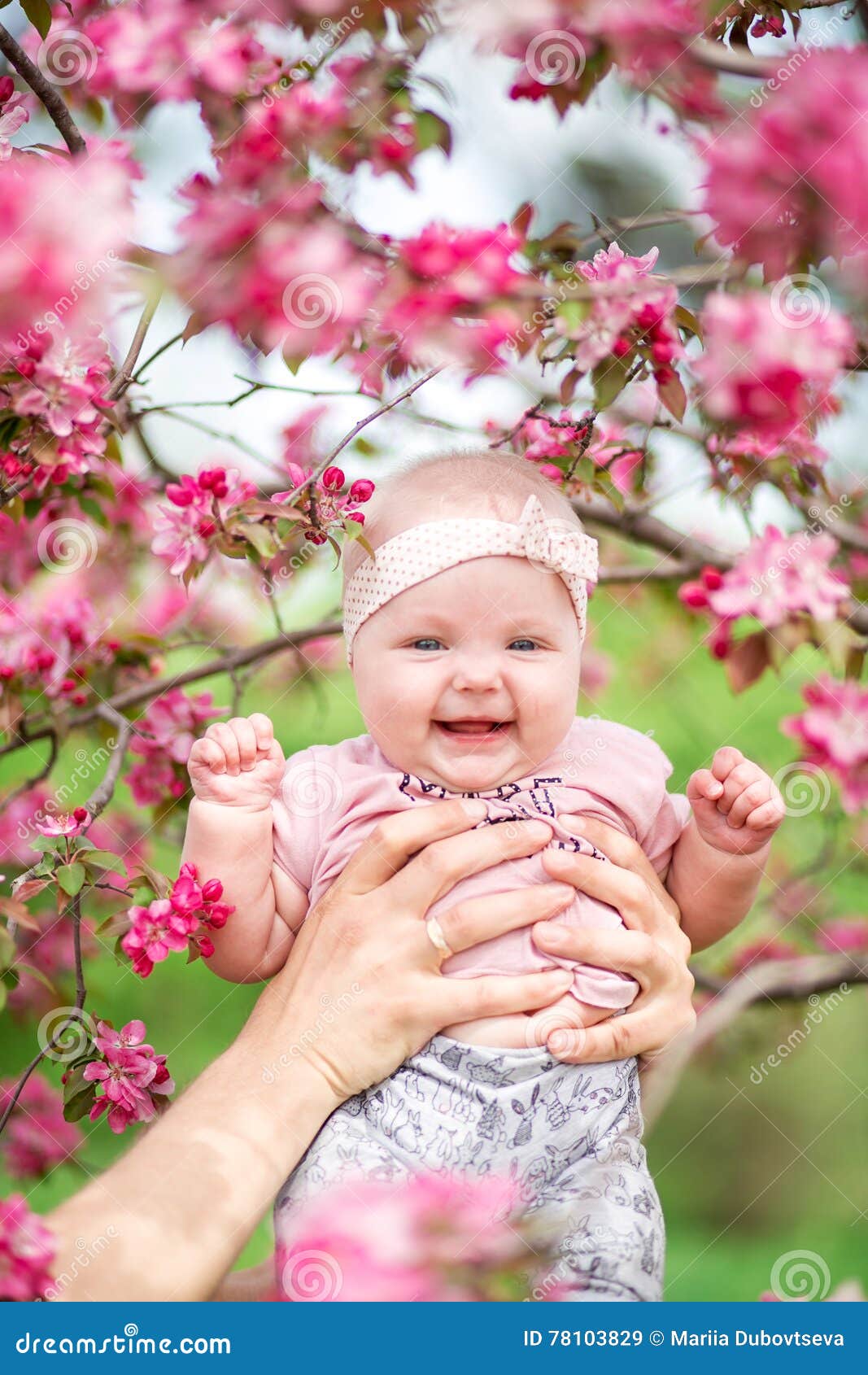 Nina 5 Meses Imagen De Archivo Imagen De Emociones Brillo