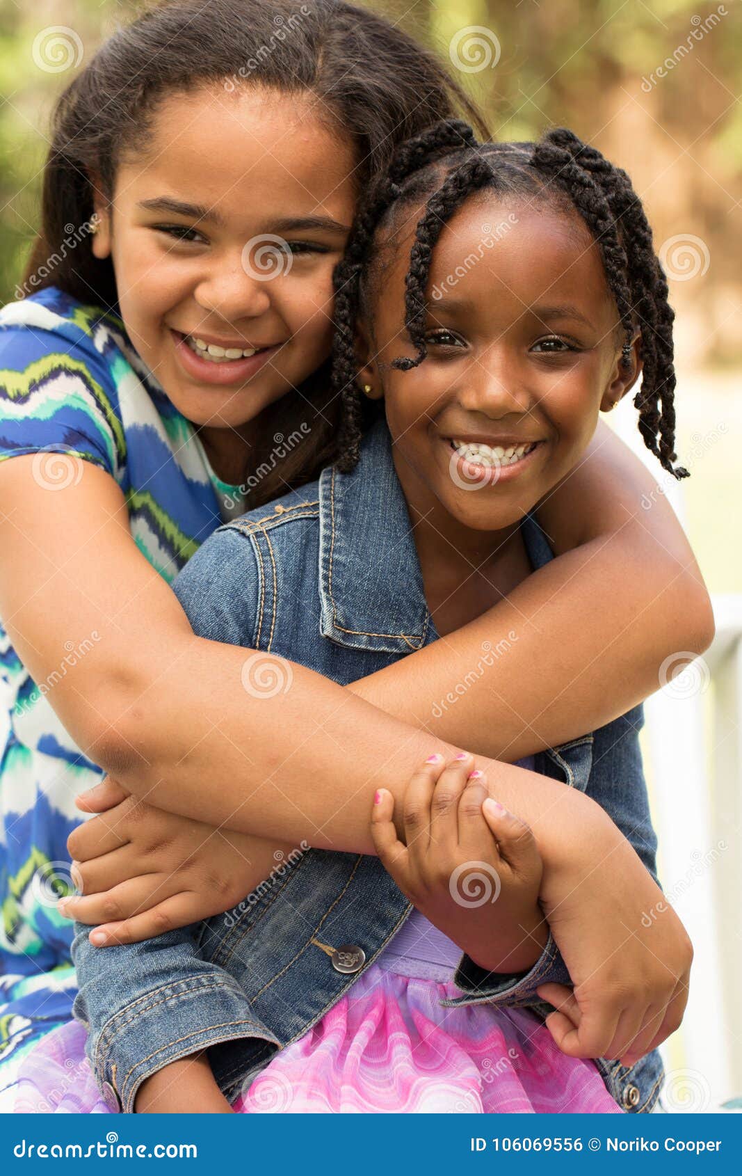 Niñas Afroamericanas Lindas Foto de archivo - Imagen de conceptos,  adolescente: 106069556, image size:1067x1690