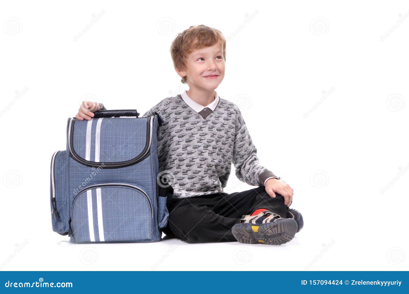 Niño con mochila foto de archivo. Imagen de bolso, muchacho - 157094424