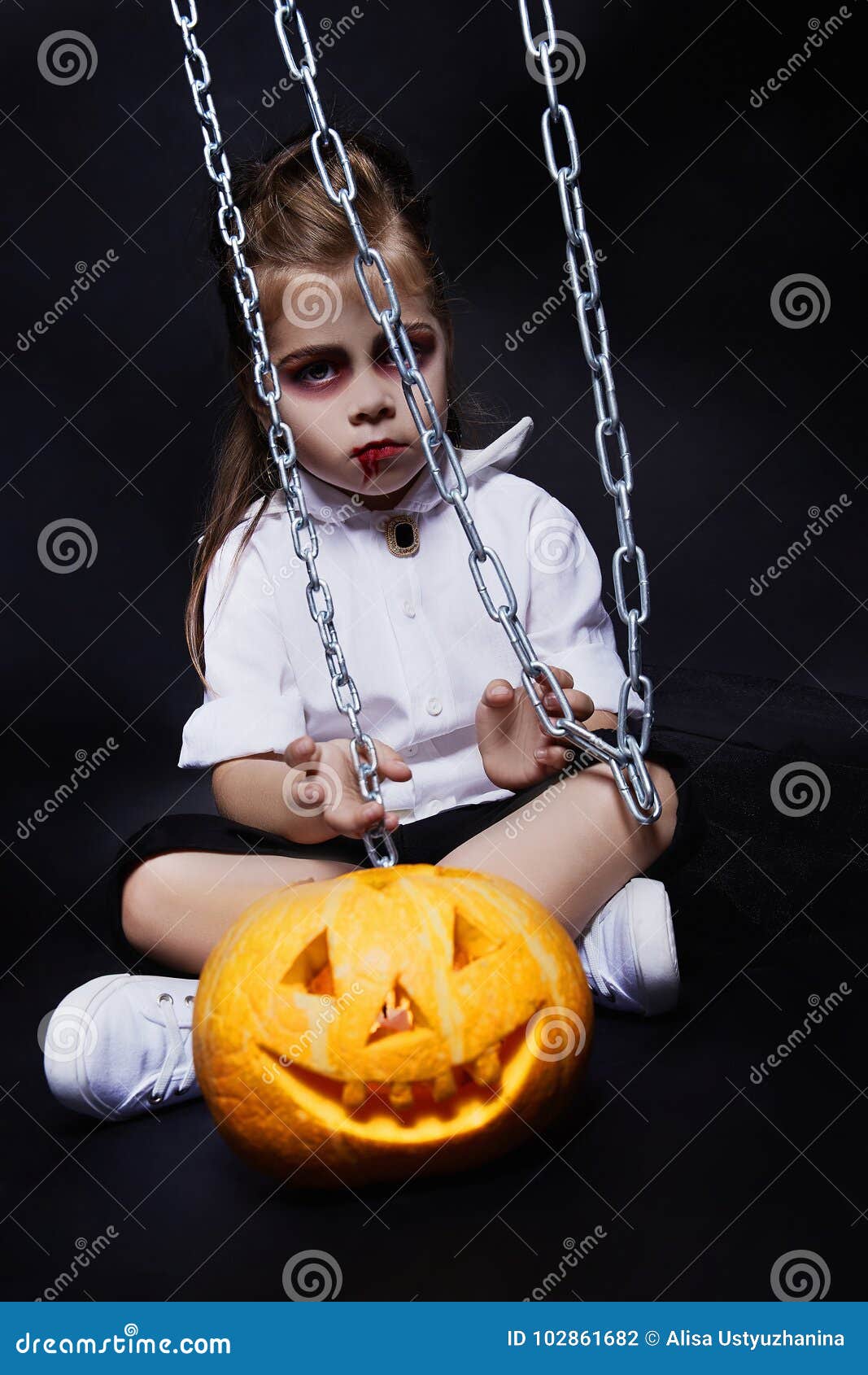 Niño De Vimpire Con La Calabaza Maquillaje De Halloween Foto de archivo - Imagen de encadenamiento, ensangrentado: 102861682 Niño De Vimpire Con La Calabaza Maquillaje De Halloween Foto de archivo - Imagen de encadenamiento, ensangrentado: 102861682