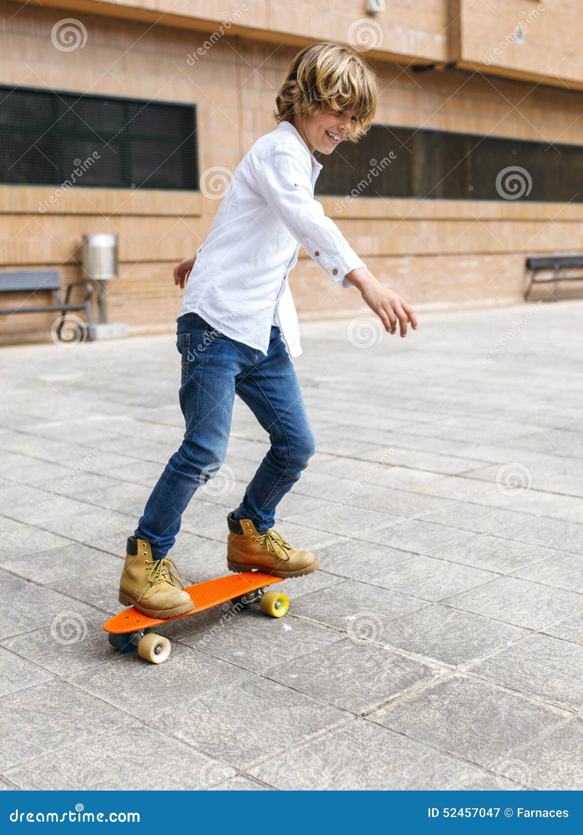 Niño del skater imagen de archivo. Imagen de rubio, juego - 52457047