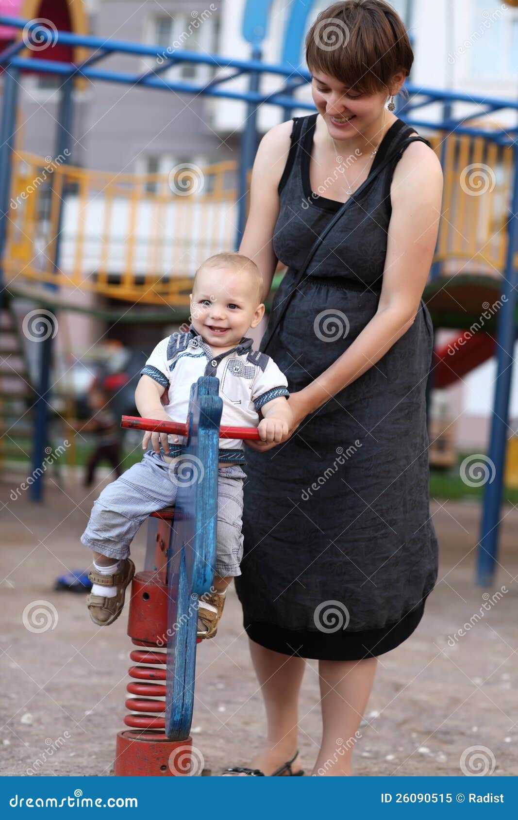 Niño En Caballo Del Juguete Del Resorte Imagen de archivo - Imagen de niño, resorte: 26090515