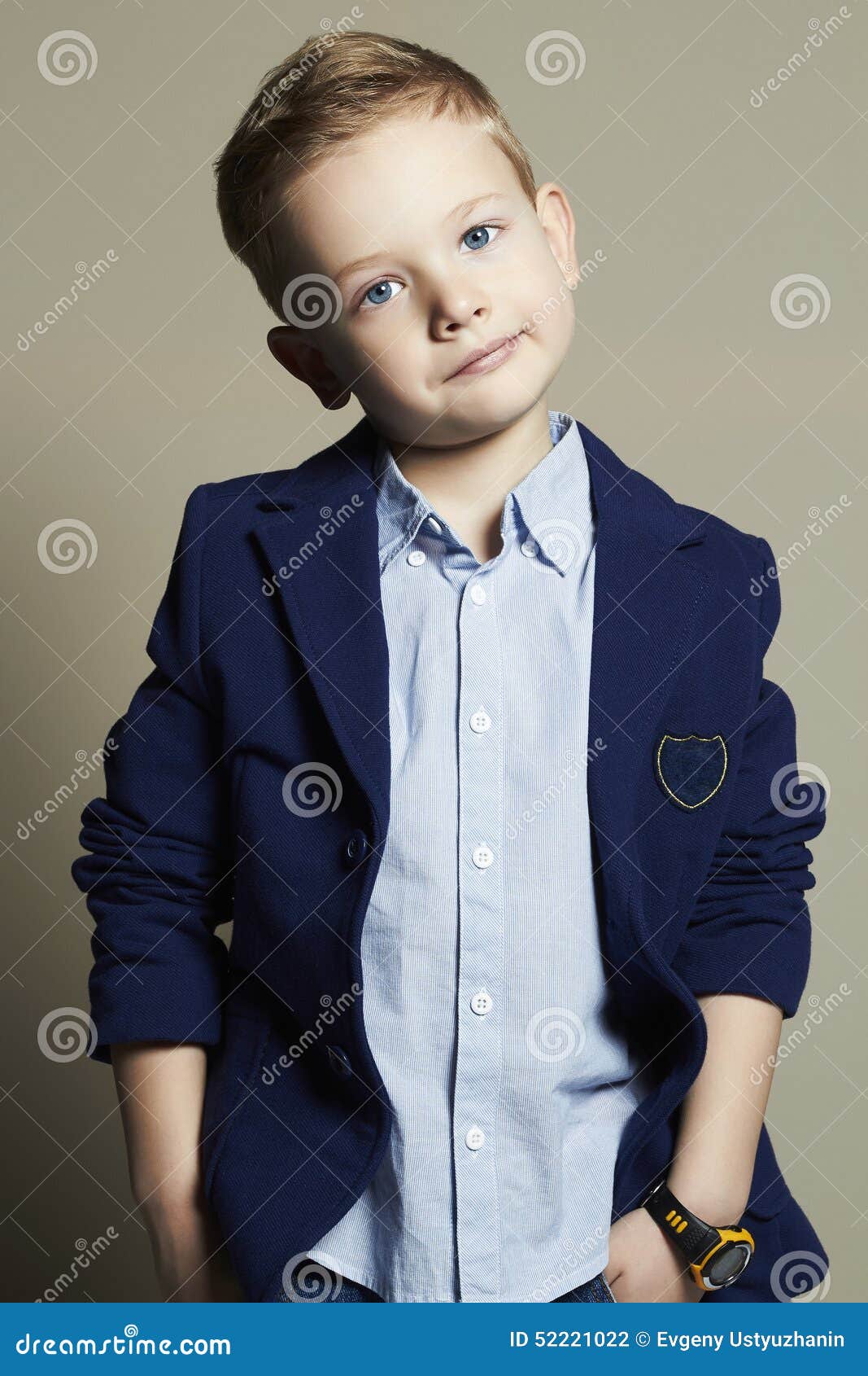 Niño Pequeño De Moda Niño Elegante En Traje Foto de archivo - Imagen de  hermoso, feliz: 52221022