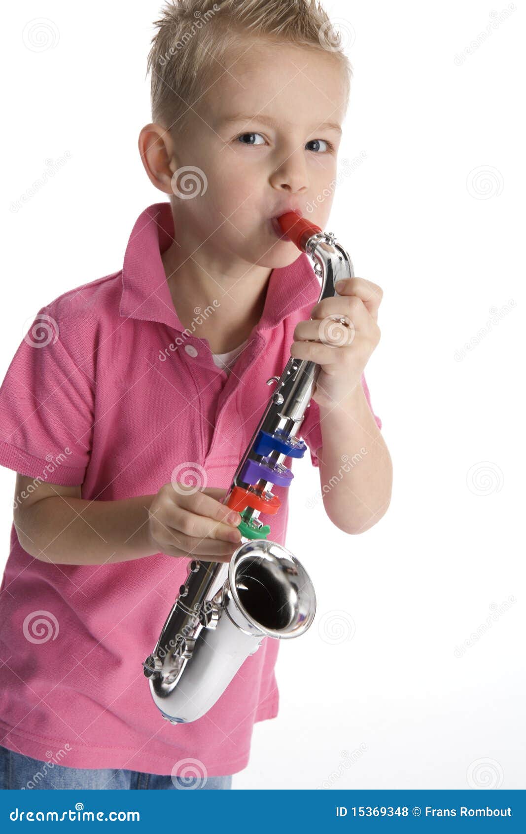 Niño Pequeño Que Toca El Saxofón Del Juguete Foto de archivo - Imagen de  instrumento, fingimiento: 15369348