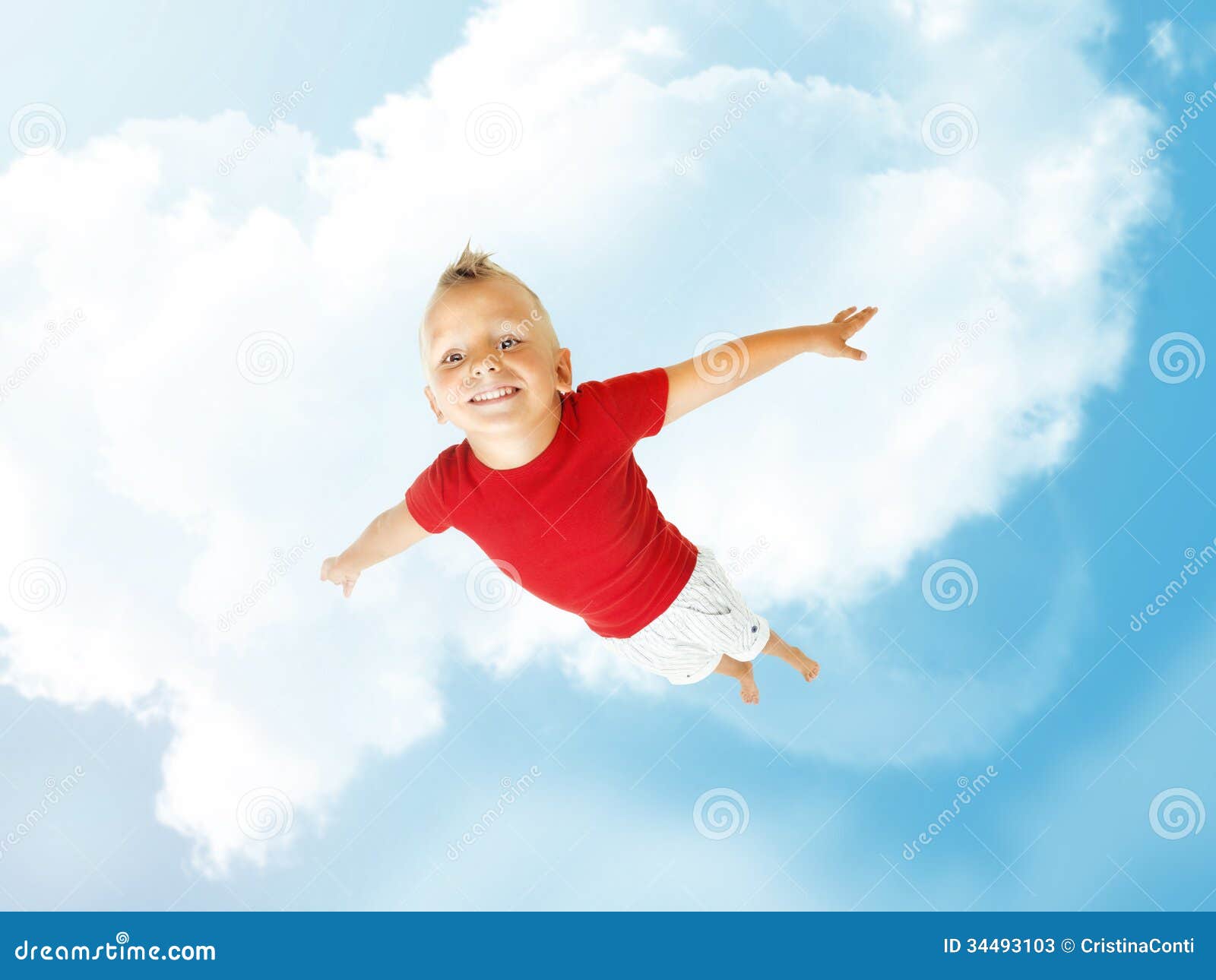 Niño pequeño quiere volar en el Foto de stock 1657510903