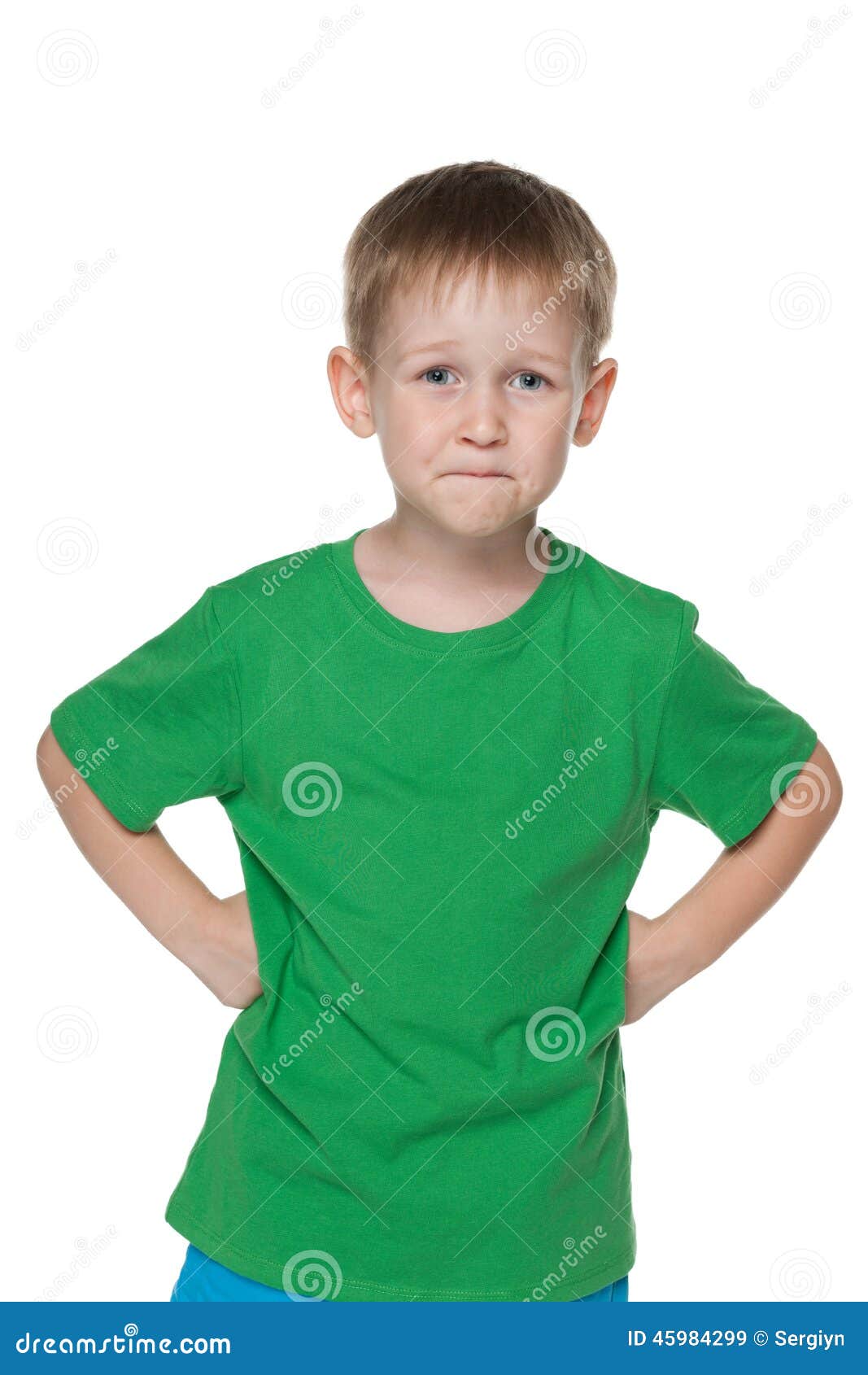 Niño Pequeño Sonriente En Una Camisa Verde Imagen de archivo - Imagen de  blanco, piense: 45984299