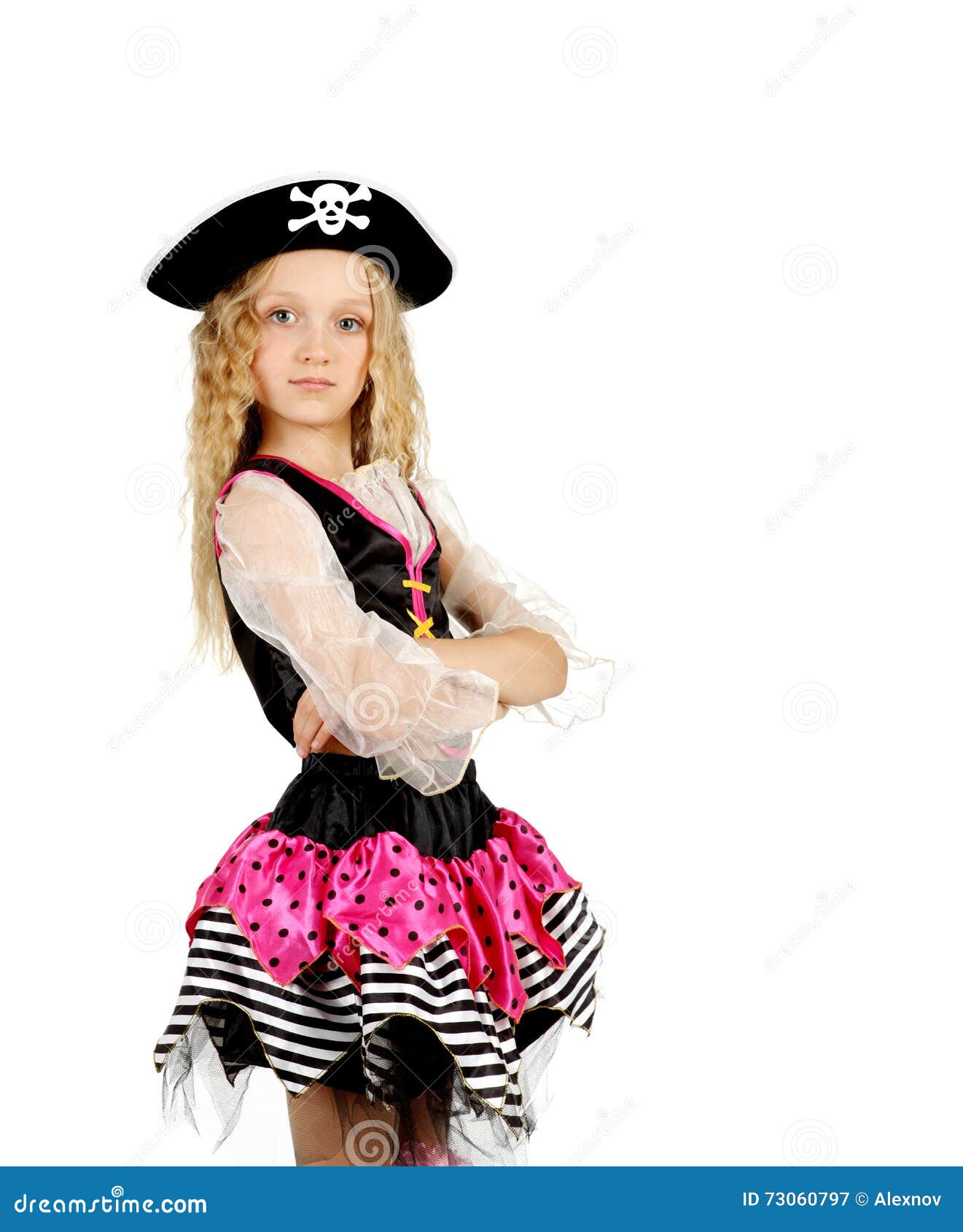 Niño Vestido Como Pirata Muchacha En Las Actitudes En El Fondo Blanco  Imagen de archivo - Imagen de positivo, traje: 73060797