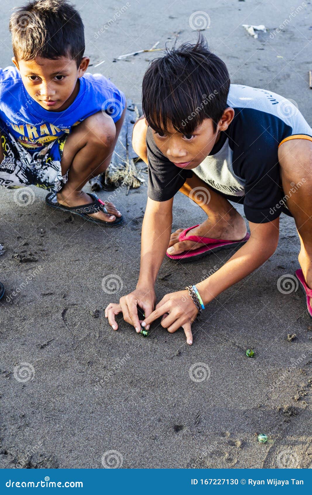 Ninos Asiaticos Jugando A Los Juegos Tradicionales De Marmol Imagen Editorial Imagen De Vida Juegos 167227130