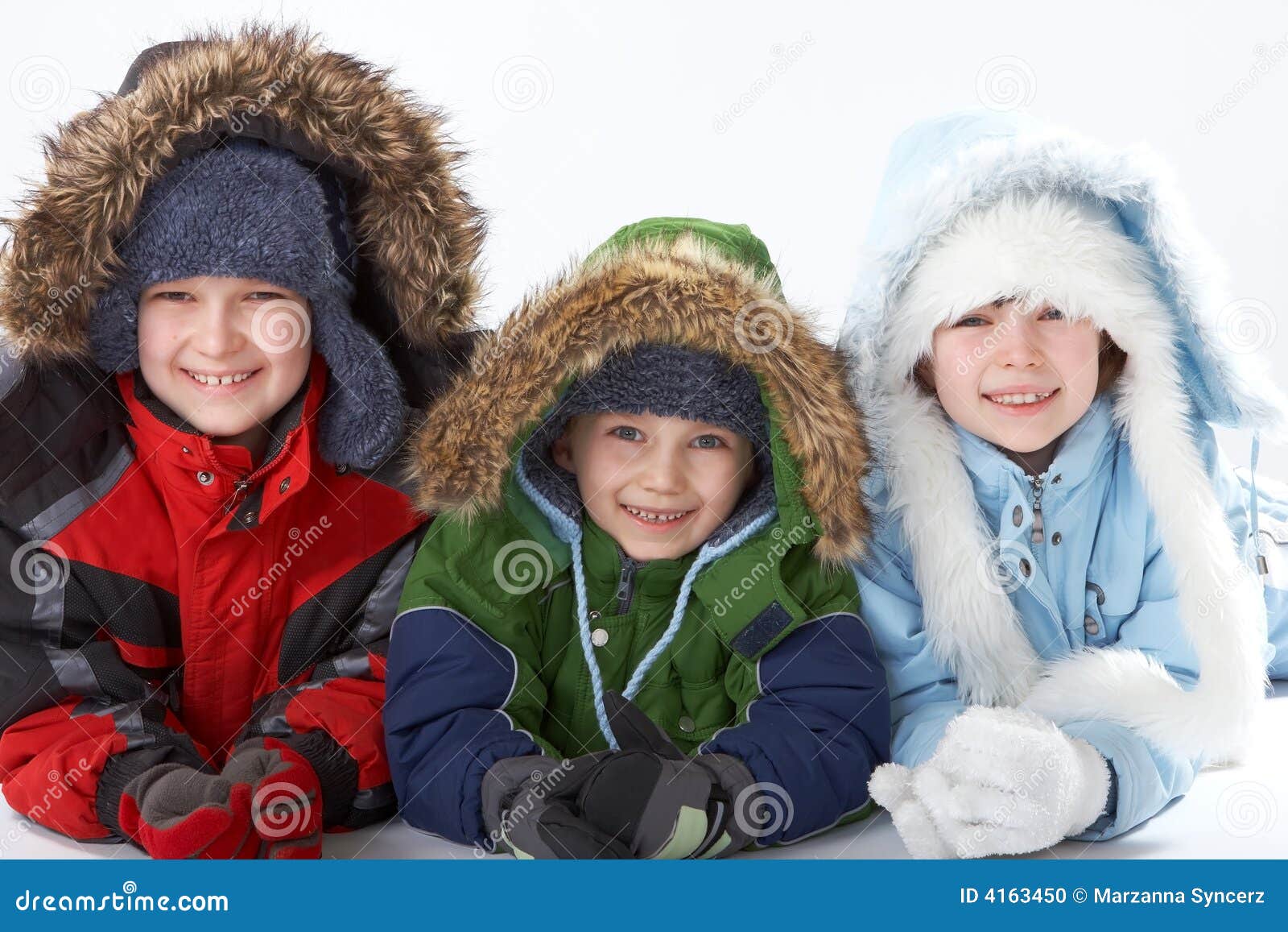 Niños En Ropa Del Invierno Foto de archivo - Imagen de capuchas, 4163450