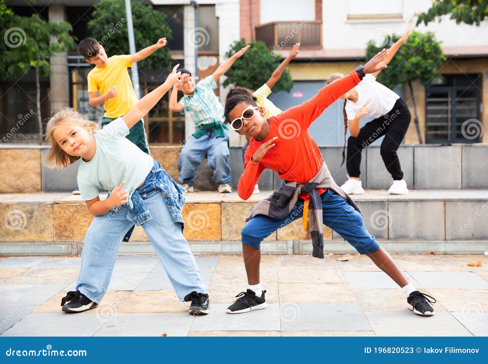 Preparación Leyes y regulaciones tomar Niños Entrenando Hip Hop En Calles De La Ciudad Imagen de archivo - Imagen  de italiano, muchachos: 196820523