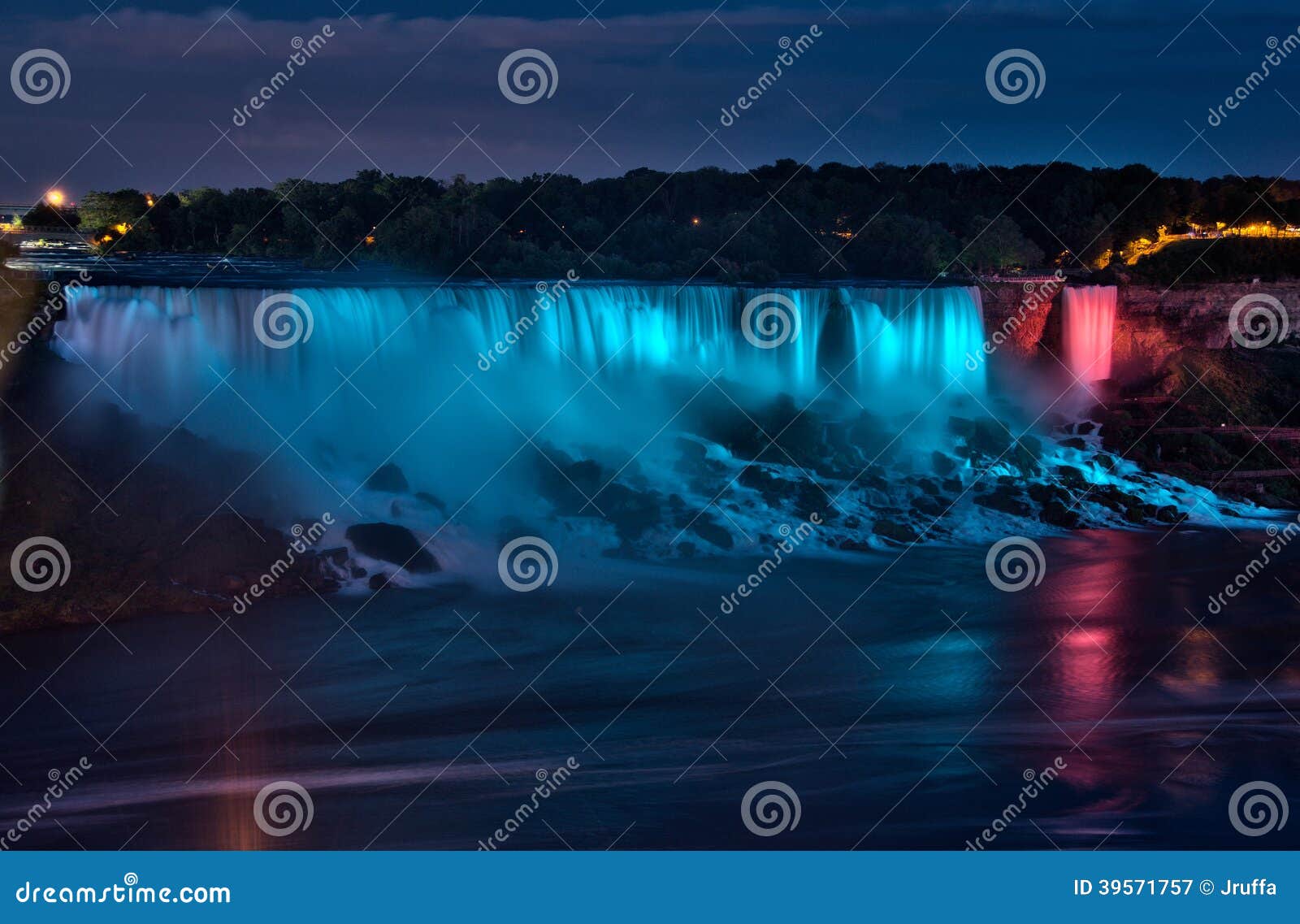 niagara falls nighttime panorama