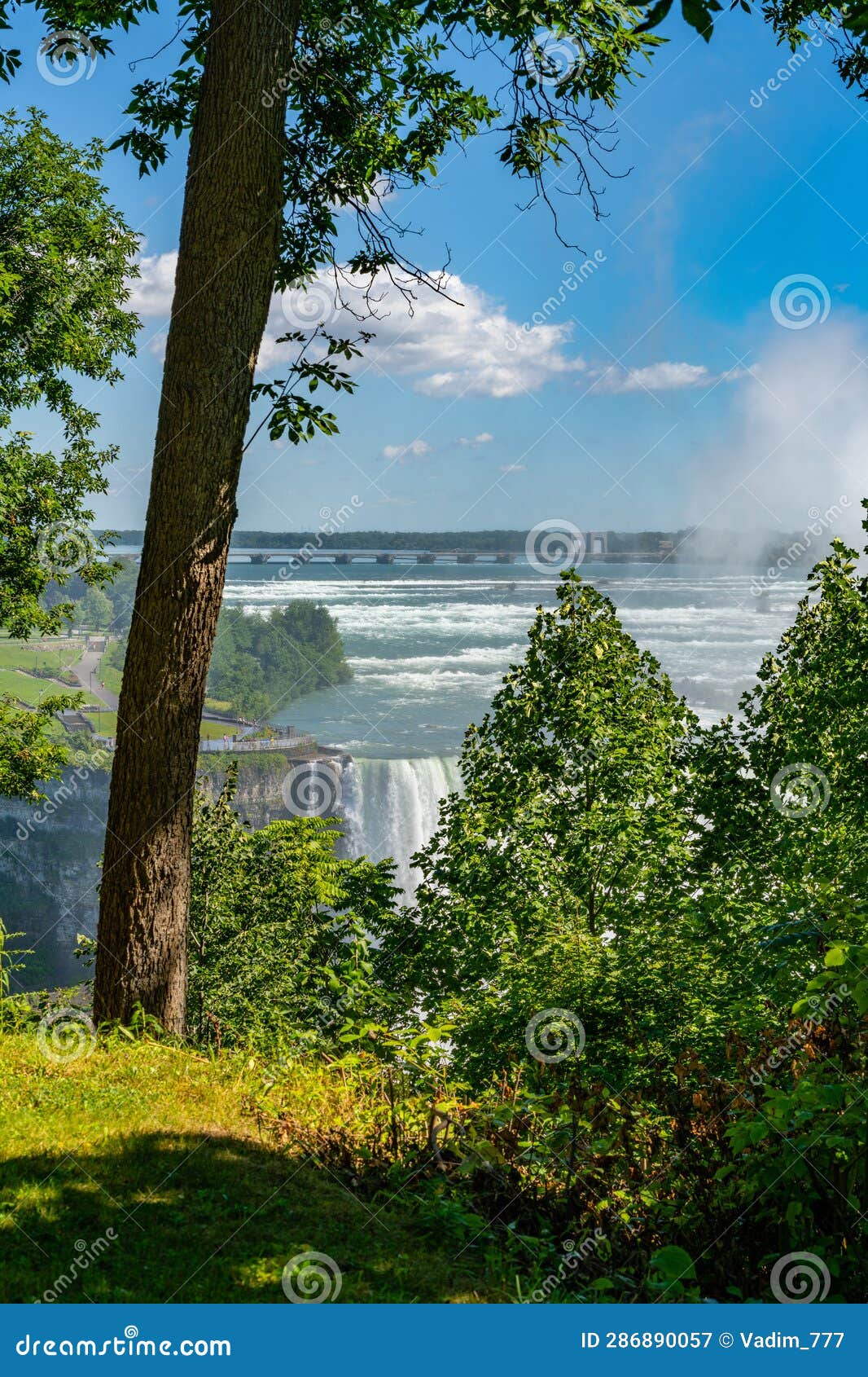 Niagara Falls, Queen Victoria Park, View of Niagara Falls through the ...