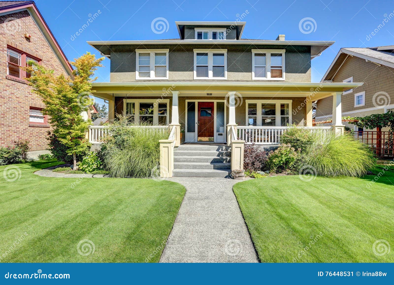 nice curb appeal of american craftsman style house.