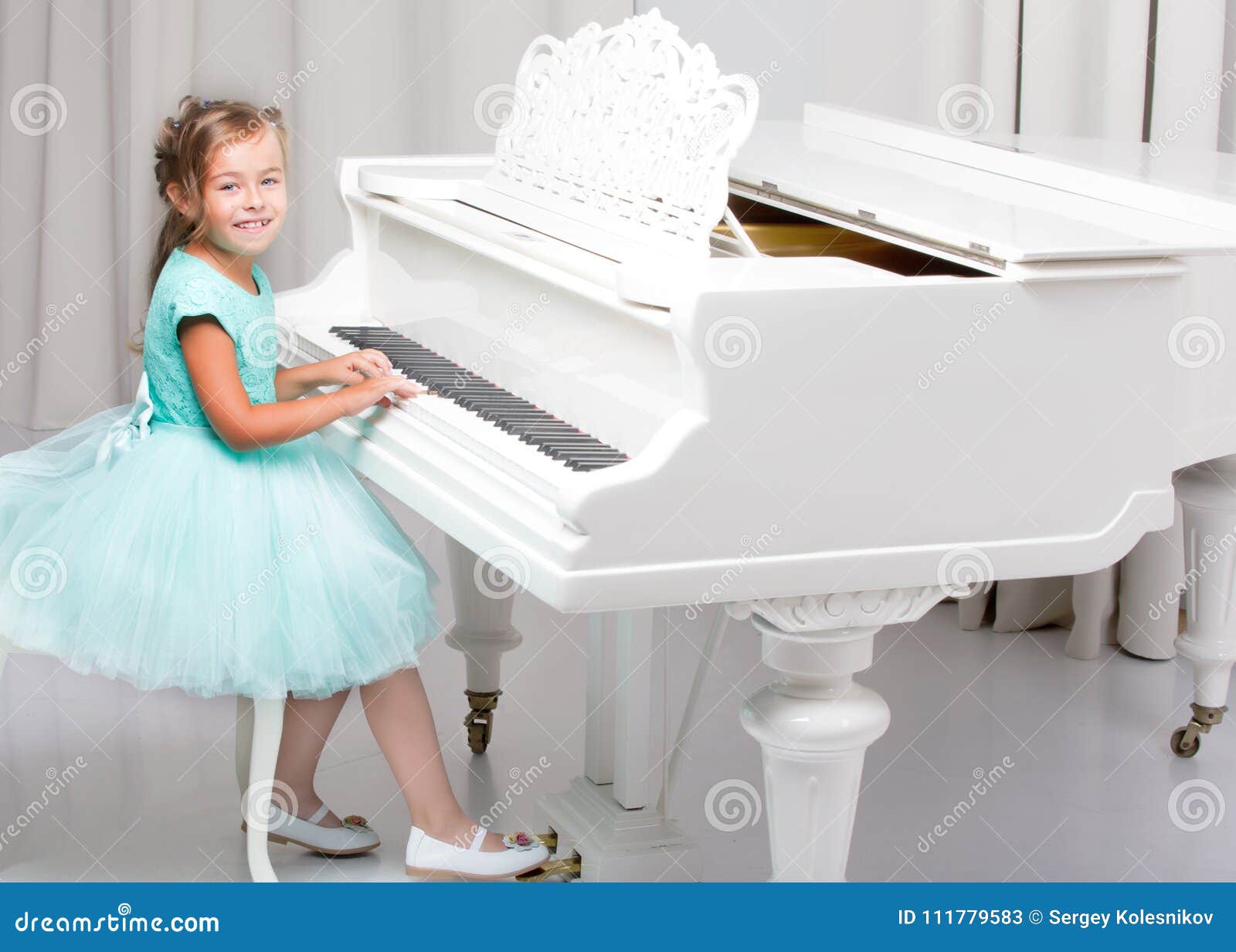 Piano White Little download the new for apple Piano White Little download the new for apple