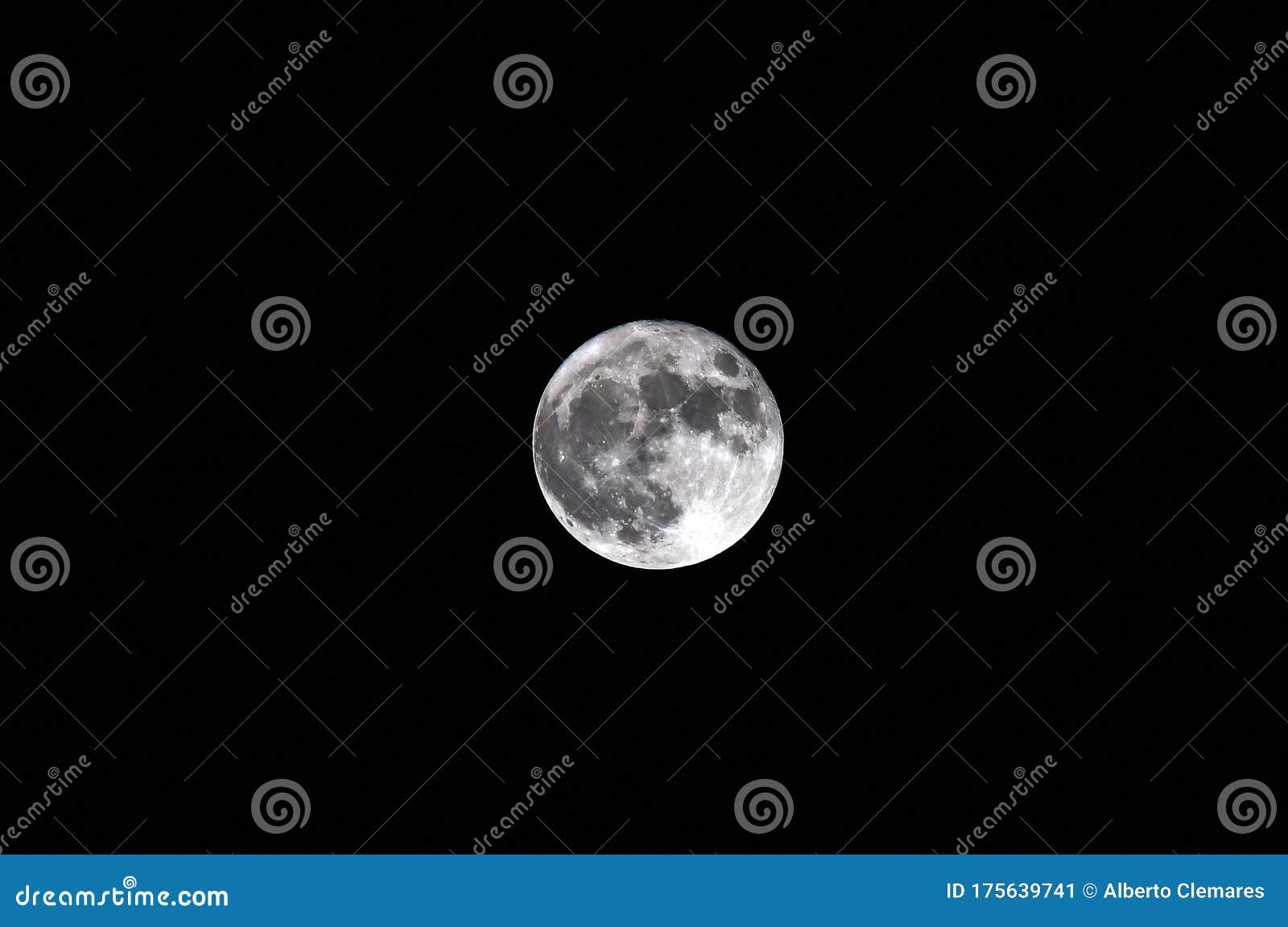 a nice moon at night