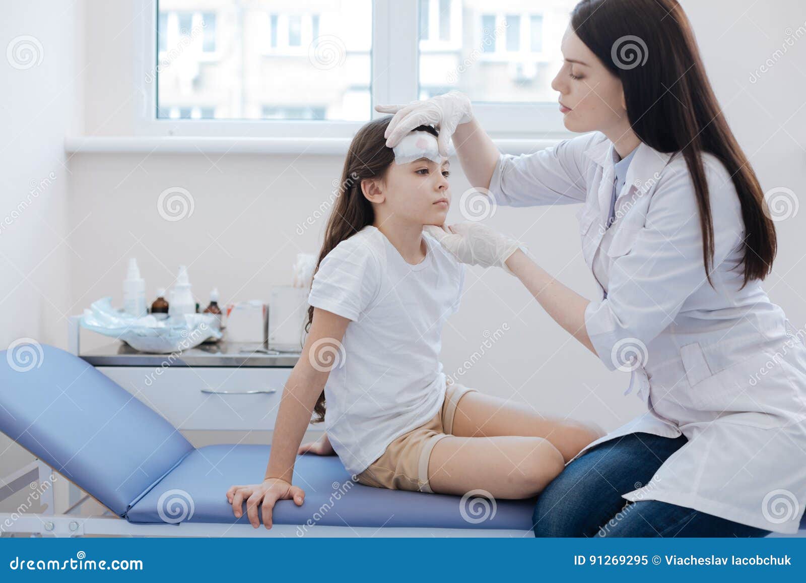 Little Girl Medical Examination Images - Download 6,091 
