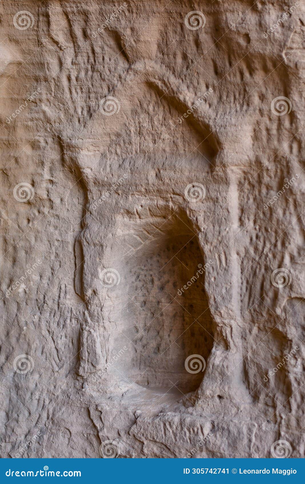niche carved into the rock in the city of hegra