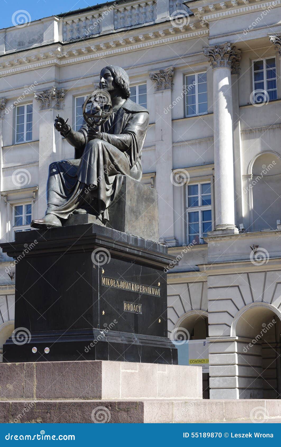 Nicolaus Copernicus Monument in Warschau steht vor dem Staszic-Palast, der Sitz der polnischen Akademie von Wissenschaften Repliken dieses Monuments können in Chicago und in Montreal gefunden werden