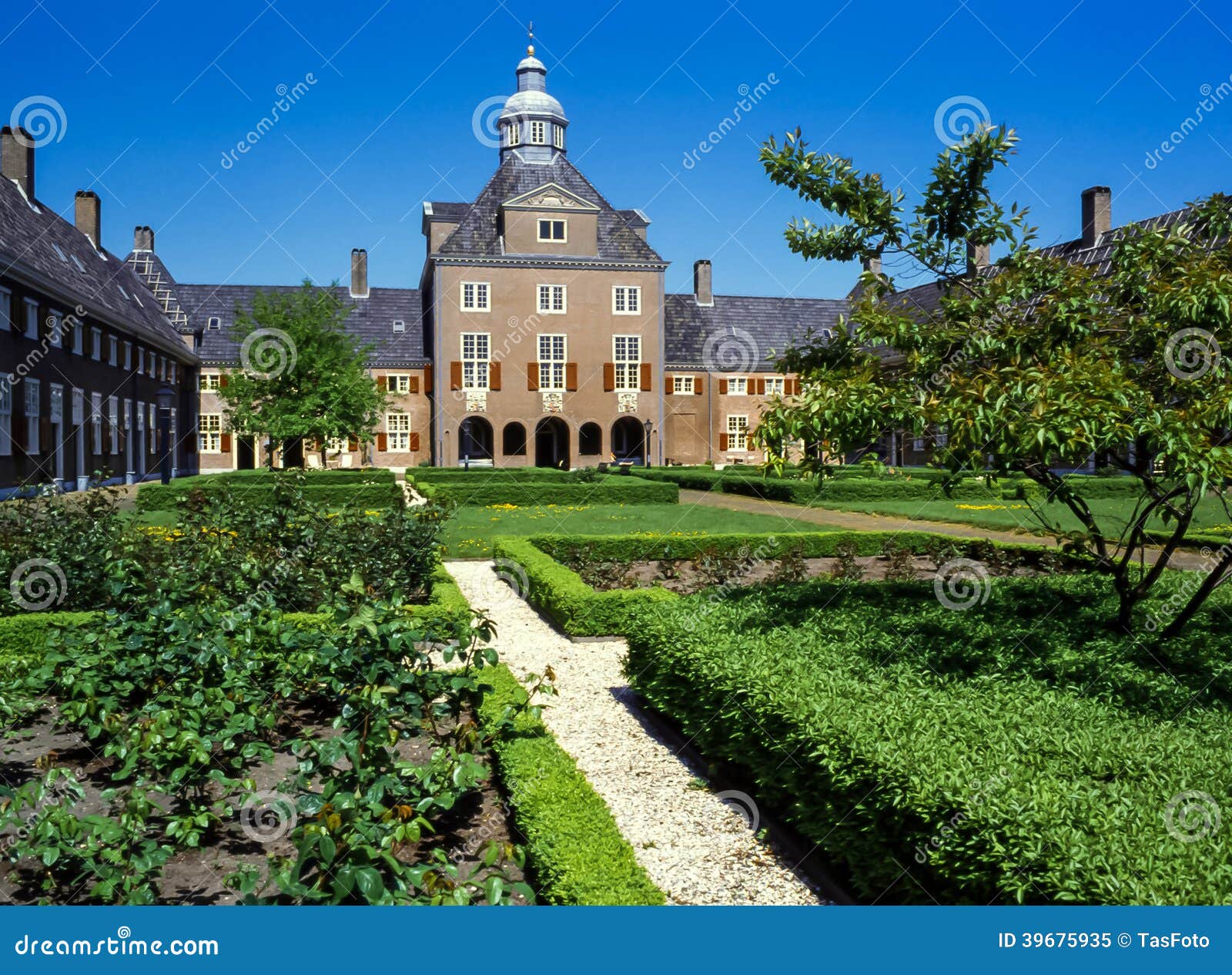 Nieuwkoop podwórze w Haga, holandie. Podwórze z dziejowymi almshouses dzwonił Hofje Samochód dostawczy Nieuwkoop w mieście Haga, holandie