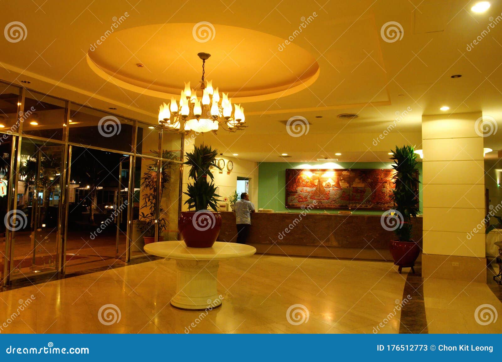 Night Interior View of the Famous Galleria at Sunset Shopping Mall  Editorial Image - Image of interior, states: 174681850