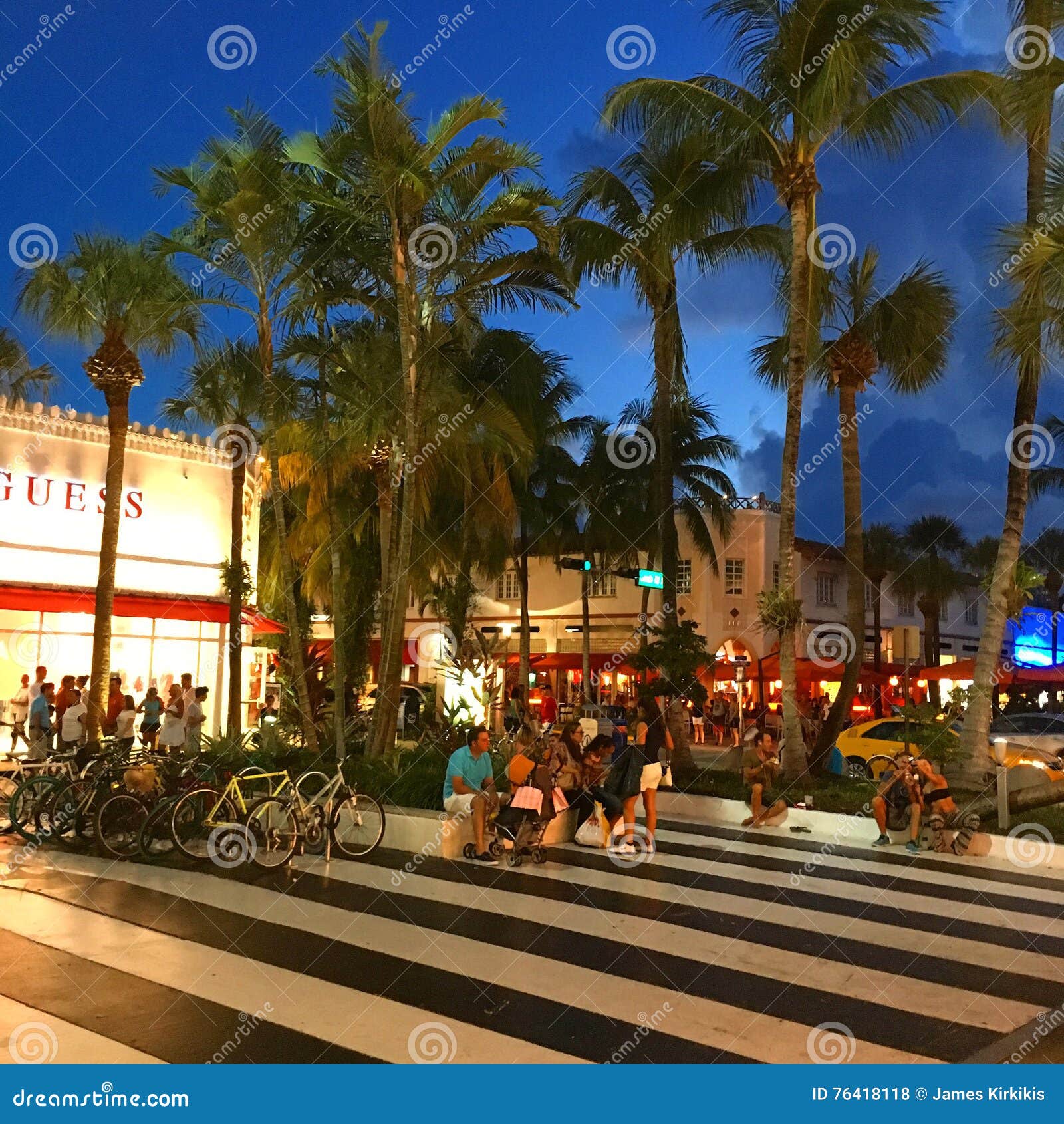 Lincoln Road Mall: Shop, Dine, and Celebrate the Magic of Miami