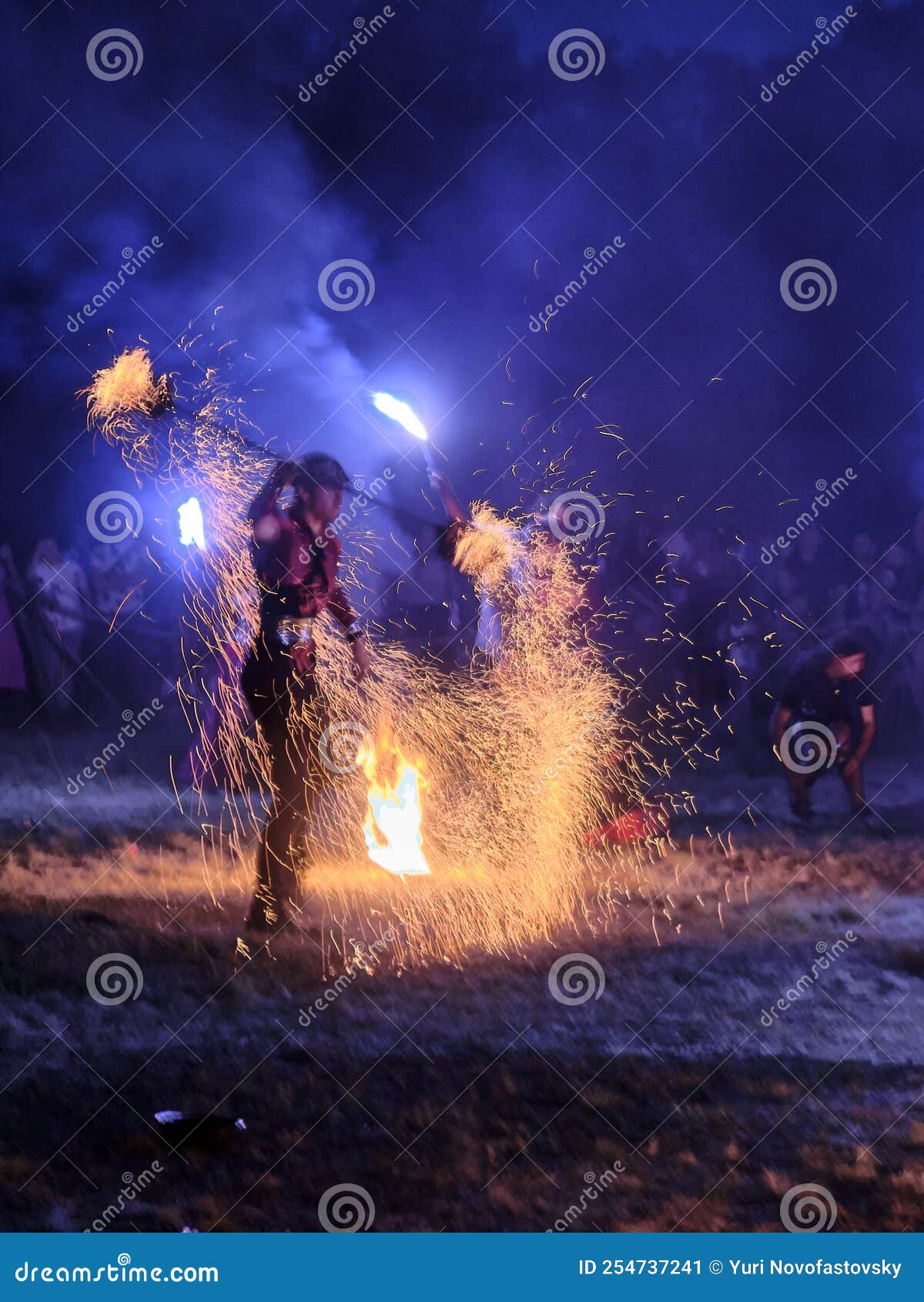 Night show dance with fire editorial photo. Image of juggling 254737241