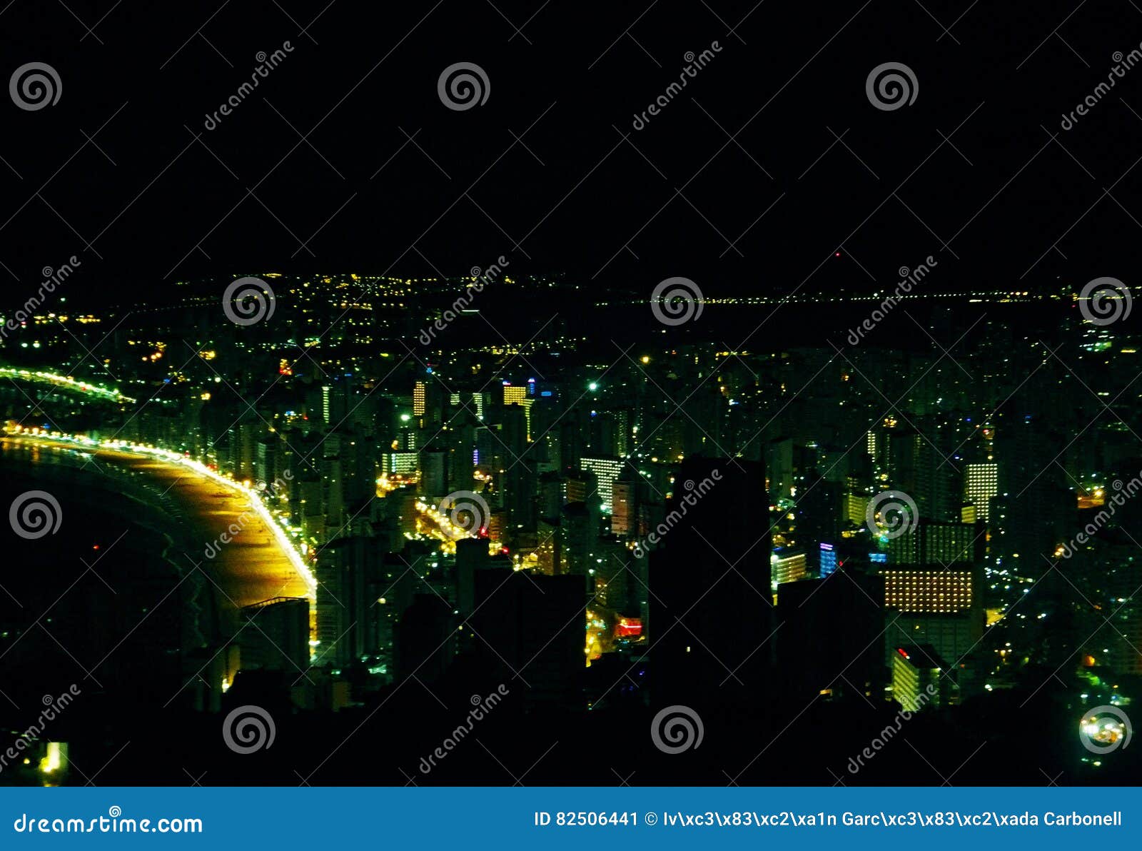 night skyline of benidorm/skyline de benidorm de noche