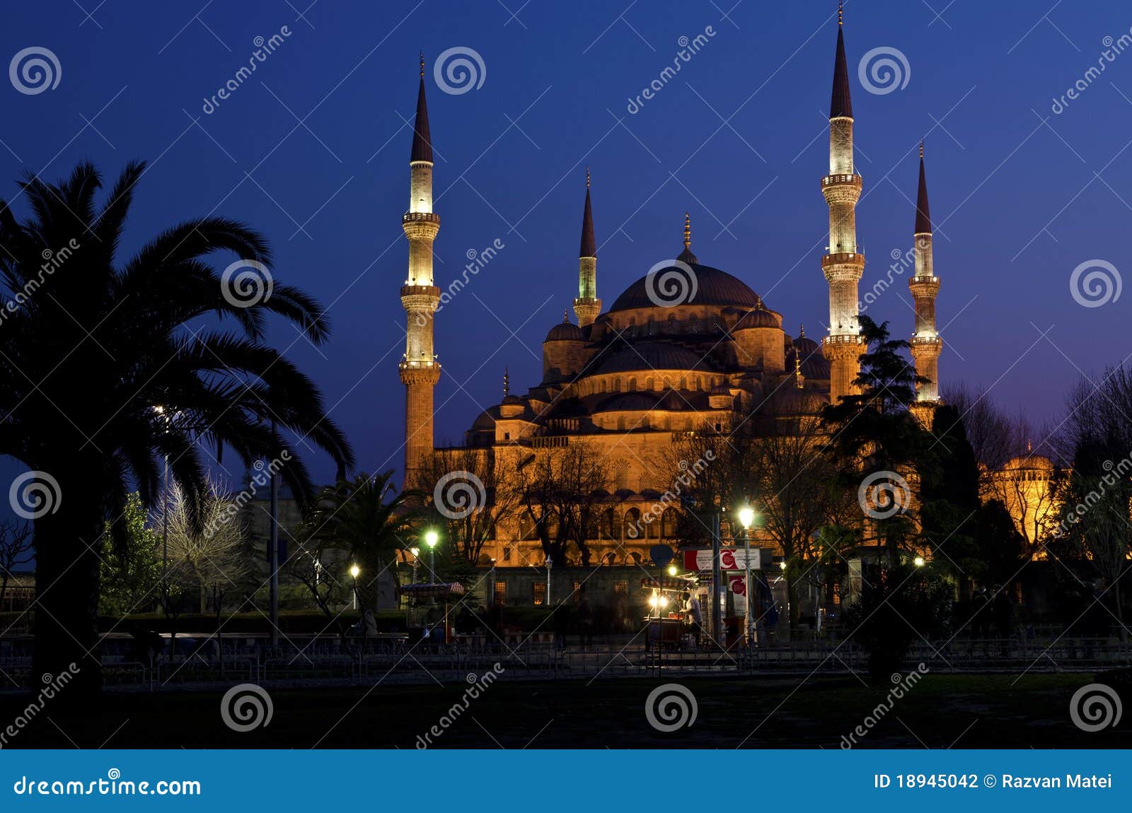 night view of blue mosque (sultanahmet mosque)