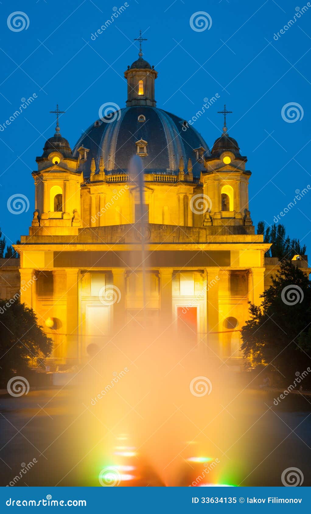 night view of the monumento a los caidos