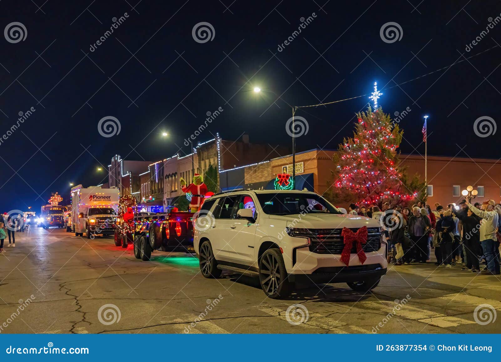 Night View of the Purcell`s Christmas Parade Editorial Stock Image