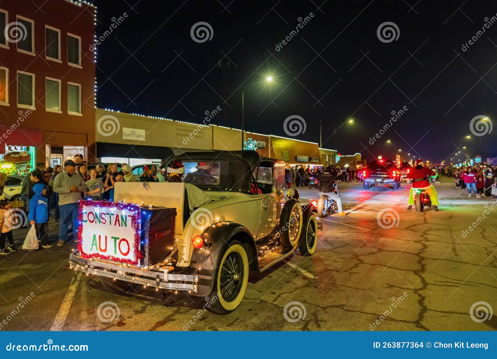 Night View of the Purcell`s Christmas Parade Editorial Stock Image