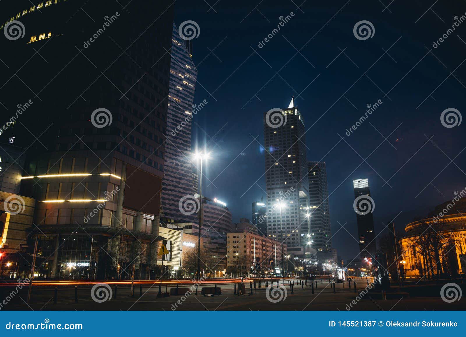 nightly warsaw skyscrappers