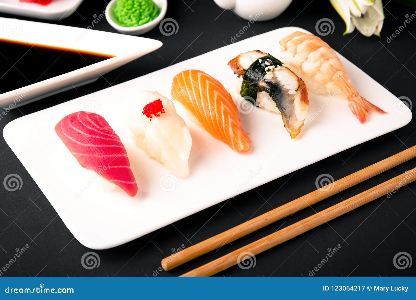 https://thumbs.dreamstime.com/z/nigiri-salmon-tuna-perch-eel-scallop-caviar-shrimp-sharp-gunkan-sushi-set-nigiri-salmon-tuna-perch-eel-scallop-caviar-123064217.jpg