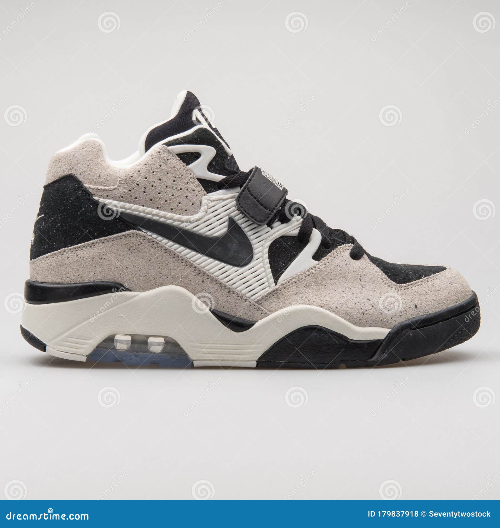 Nike Force 180 Beige and Black Sneaker Foto de editorial - Imagen de accesorios: 179837918