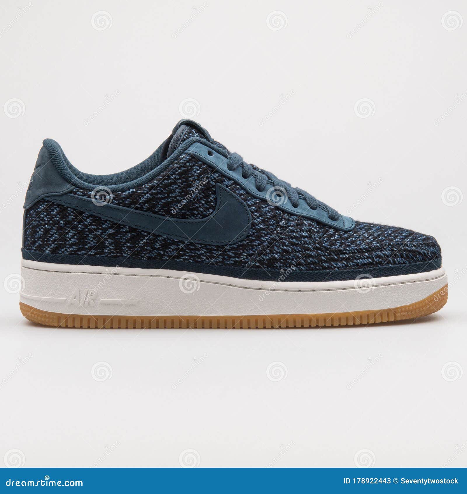 Mathis Itaca manguera Nike Air Force 1 07 Indigo Azul Marino Foto de archivo editorial - Imagen  de ejercicio, fondo: 178922443