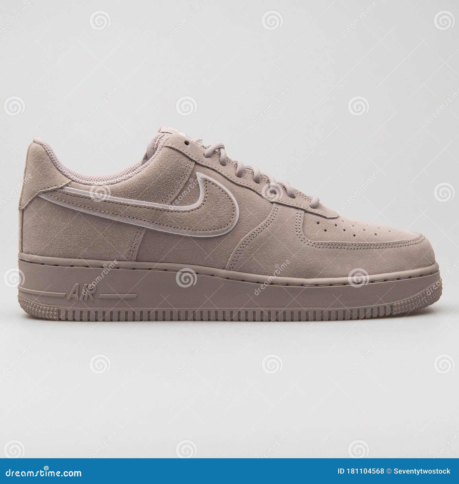 Nike Air Force 1 07 Lv8 Suede Gris Sneaker Foto de archivo editorial - Imagen producto, nike: 181104568