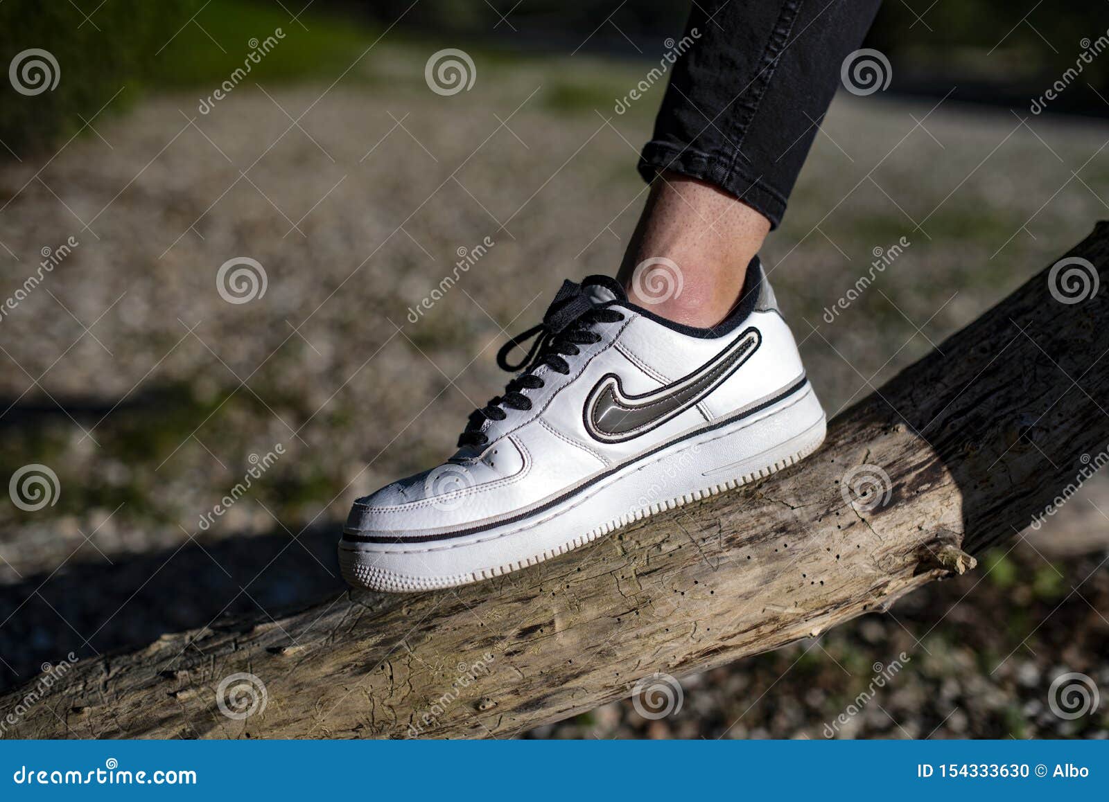 deficiency direction Nathaniel Ward Nike Air Force One `07 LV8 editorial image. Image of online - 154333630