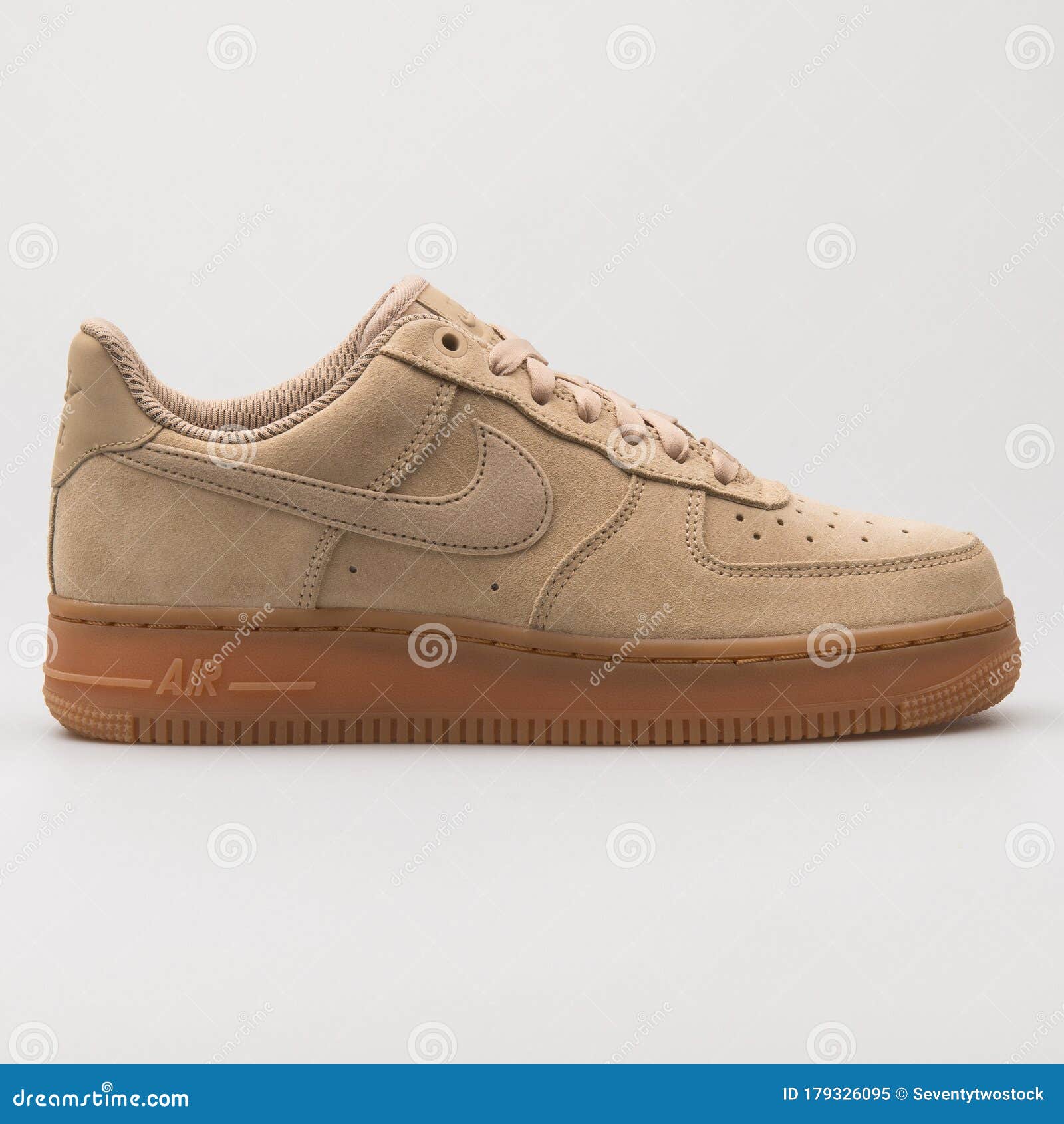 Nike Air 1 07 Suede Khaki Sneaker Imagen editorial - Imagen de objeto, zapatos: 179326095