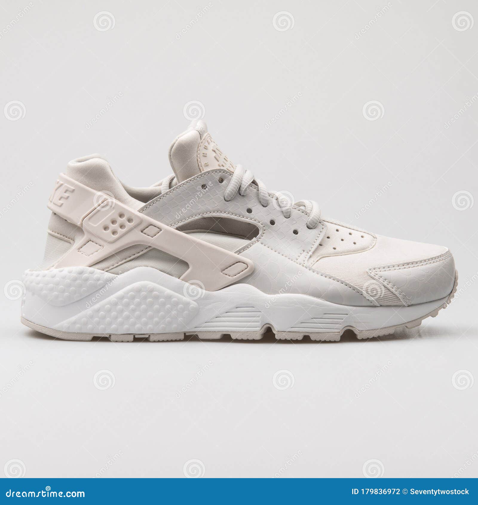 nike huarache cream