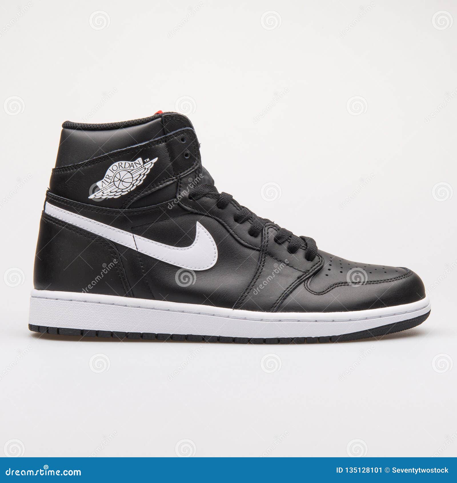 jordan retro 1 negro con blanco