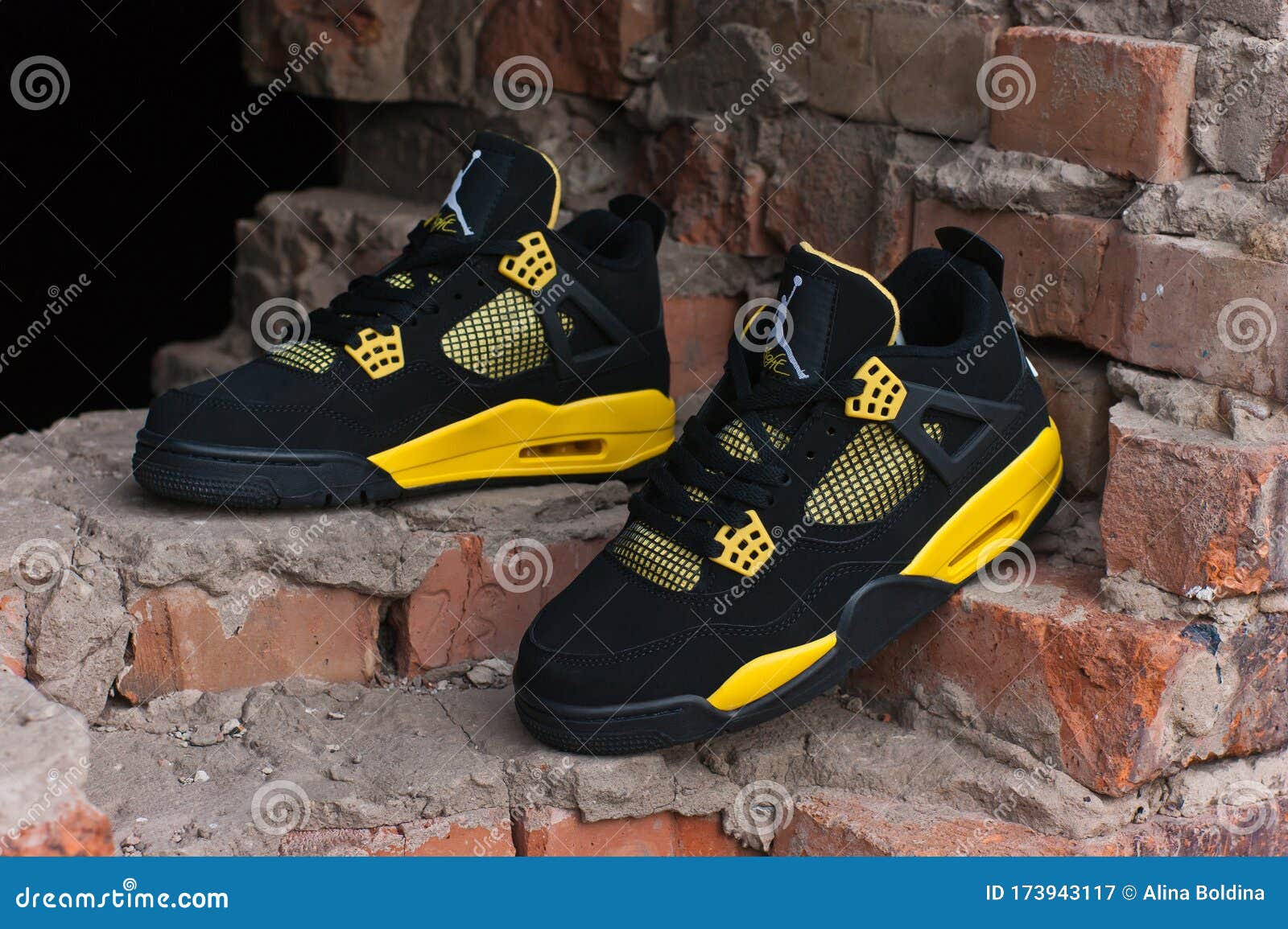 yellow and black nike basketball shoes